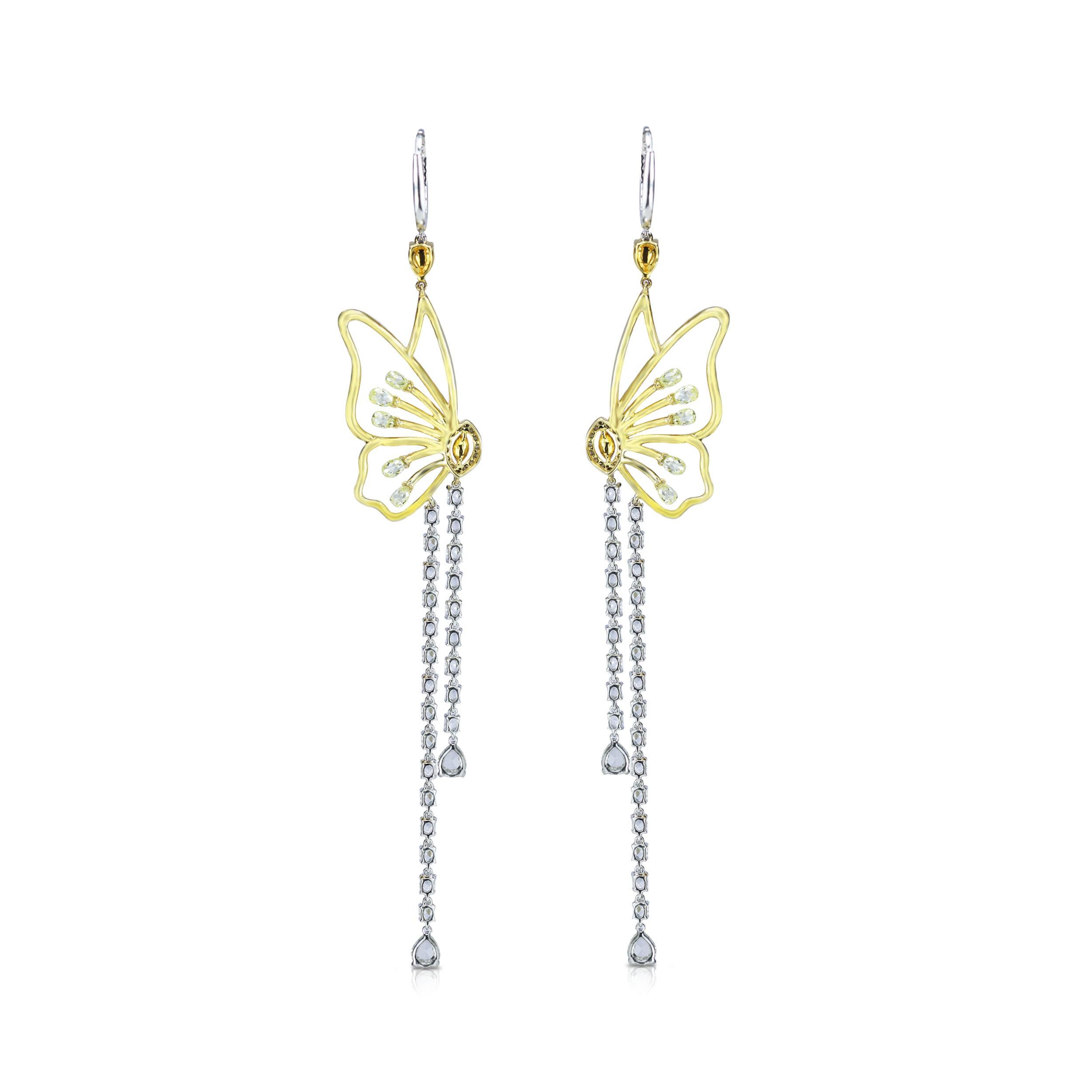 Contemporary Studio Rêves Butterfly Dangling Earrings in 18 Karat Gold For Sale