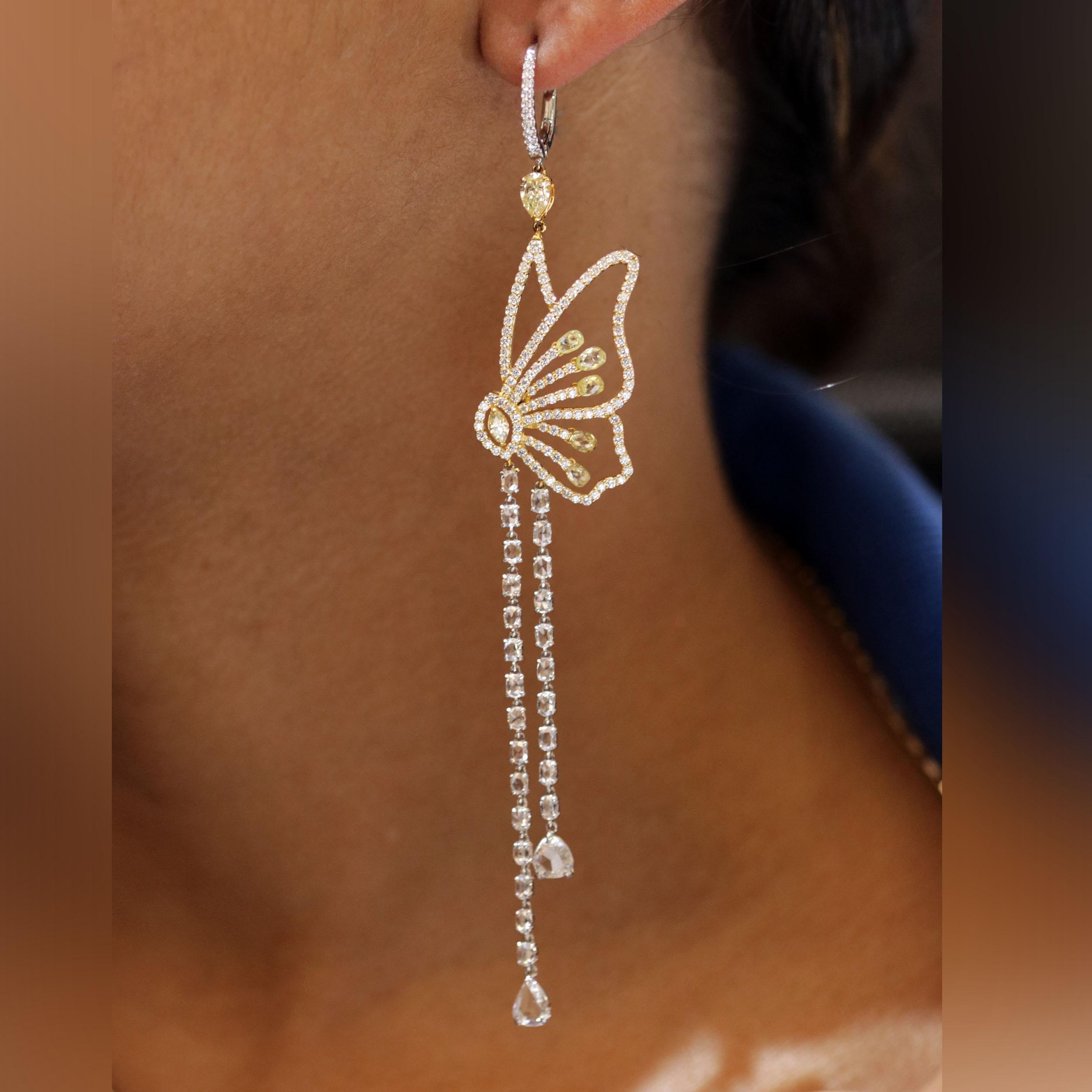 Studio Rêves Butterfly Dangling Earrings in 18 Karat Gold For Sale 1