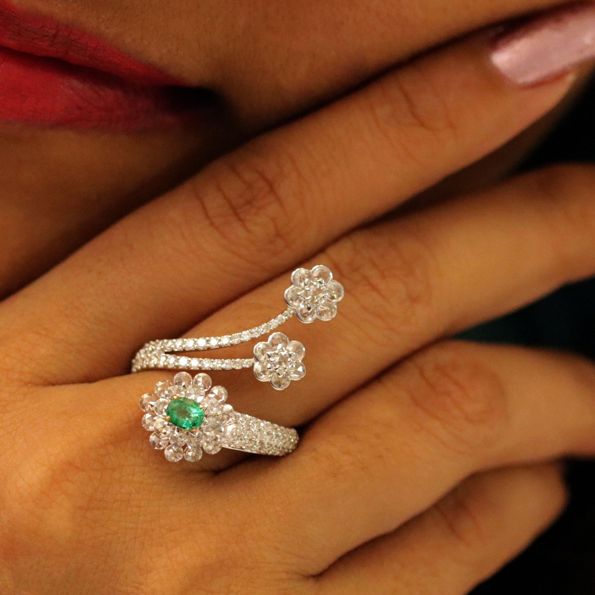 Studio Rêves Diamonds and Emerald Cluster Ring in 18 Karat Gold For Sale 2