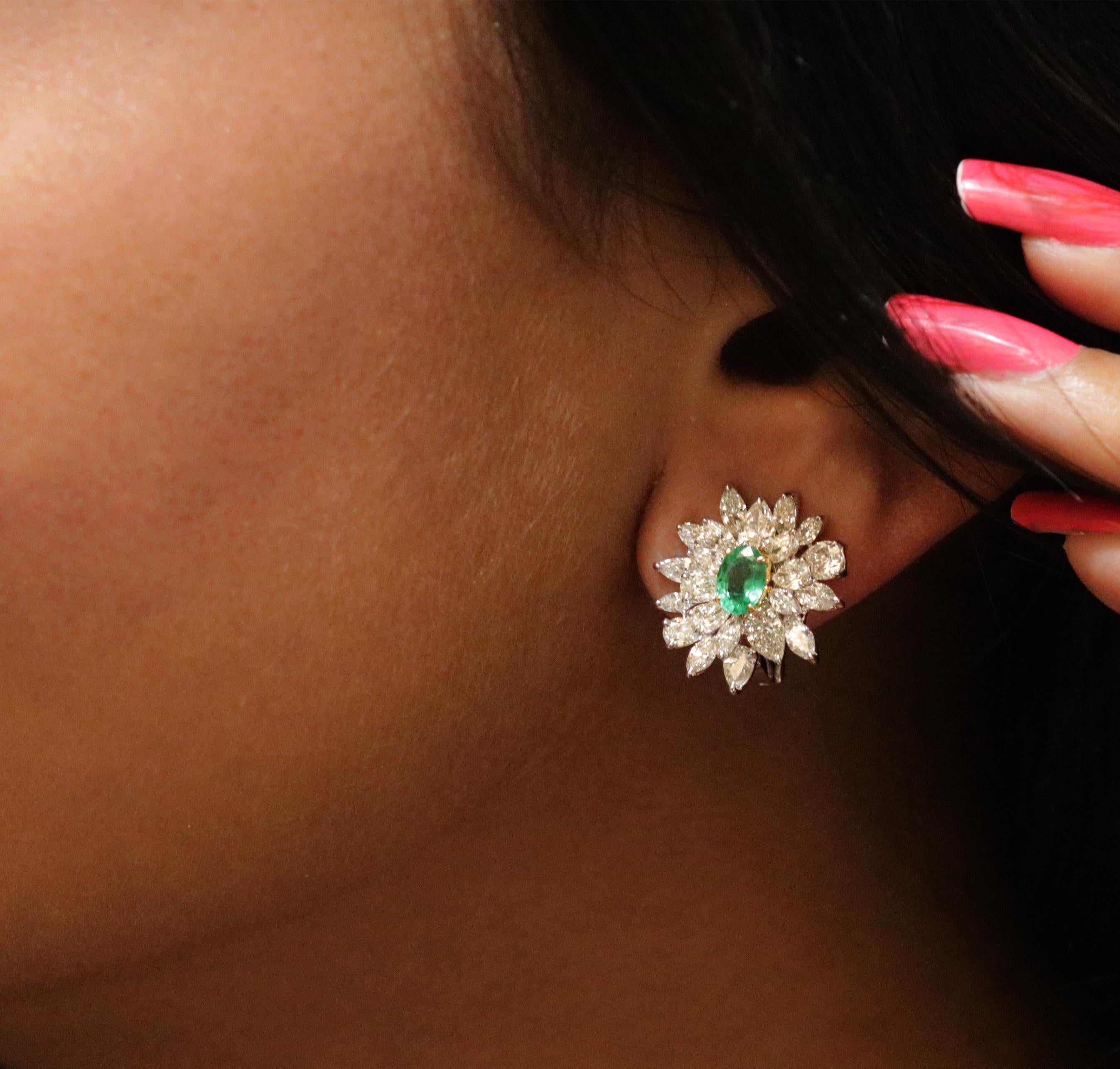 Women's Studio Rêves Diamonds and Emerald Stud Earrings in 18 Karat Gold For Sale