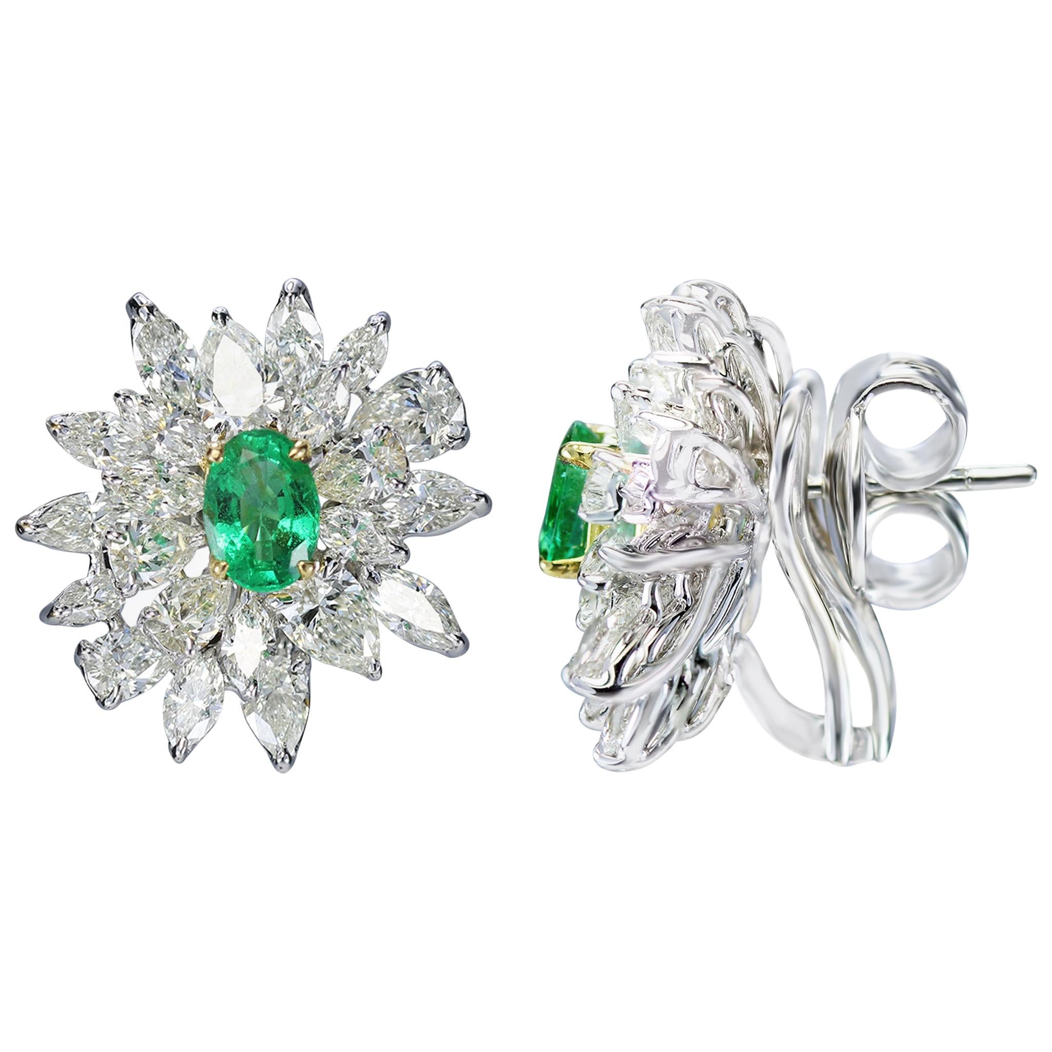 Studio Rêves Diamonds and Emerald Stud Earrings in 18 Karat Gold For Sale