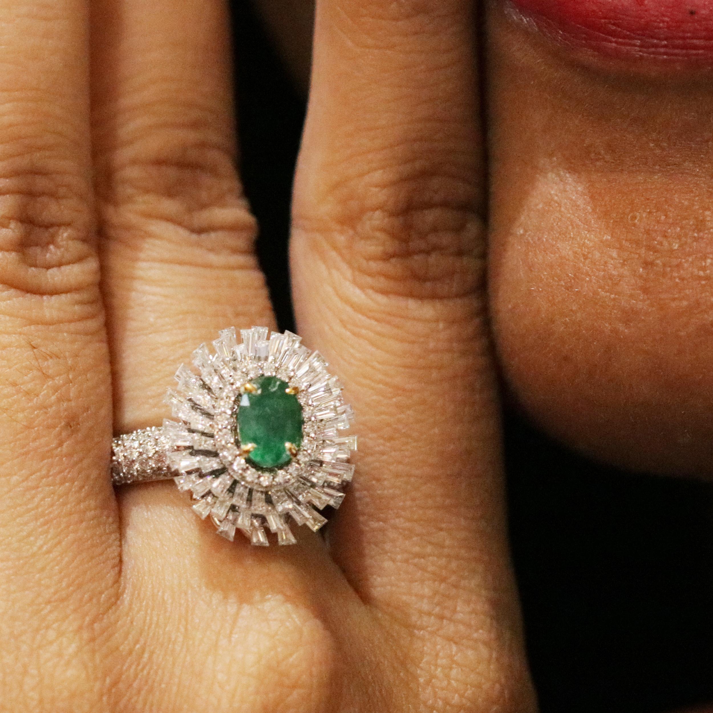 Studio Rêves Emerald and Baguette Diamonds Ring in 18 Karat Gold 2