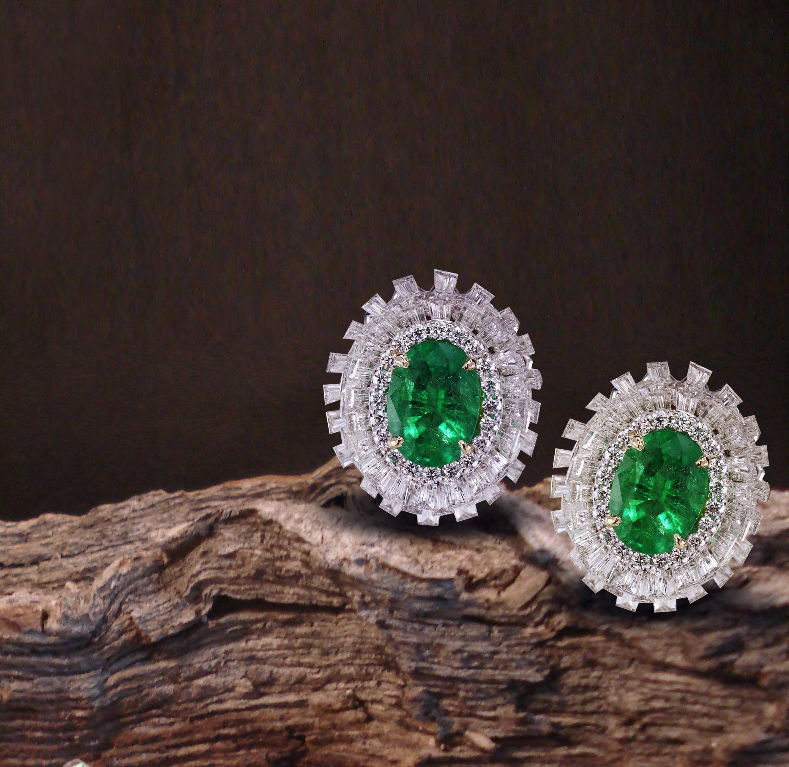 Women's Studio Rêves Emerald and Baguette Diamonds Stud Earrings in 18 Karat Gold