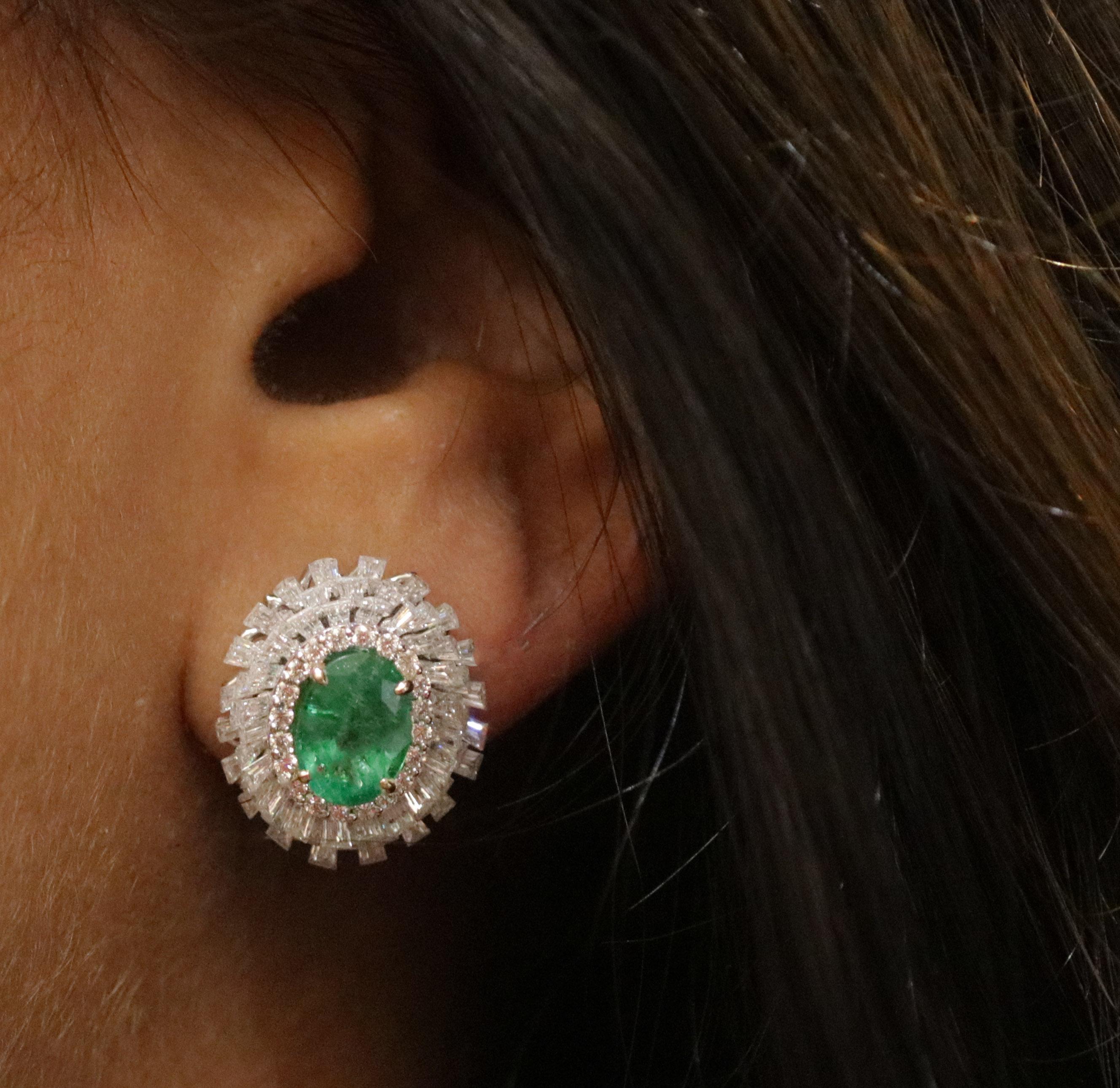 Studio Rêves Emerald and Baguette Diamonds Stud Earrings in 18 Karat Gold 1