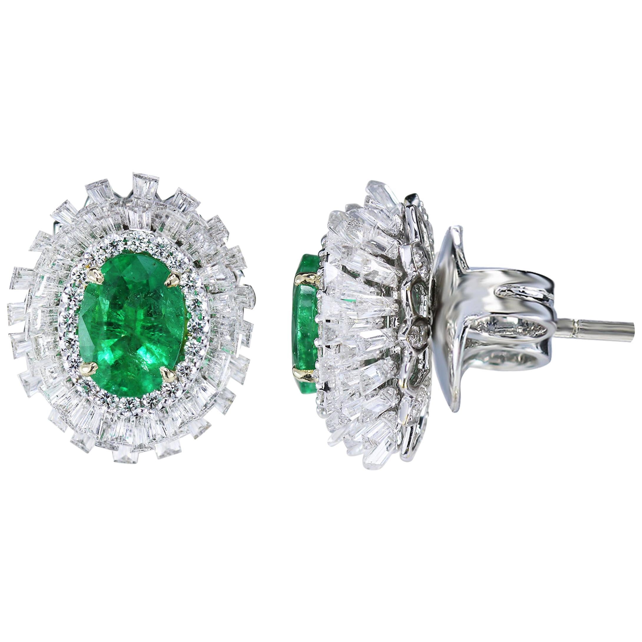 Studio Rêves Emerald and Baguette Diamonds Stud Earrings in 18 Karat Gold