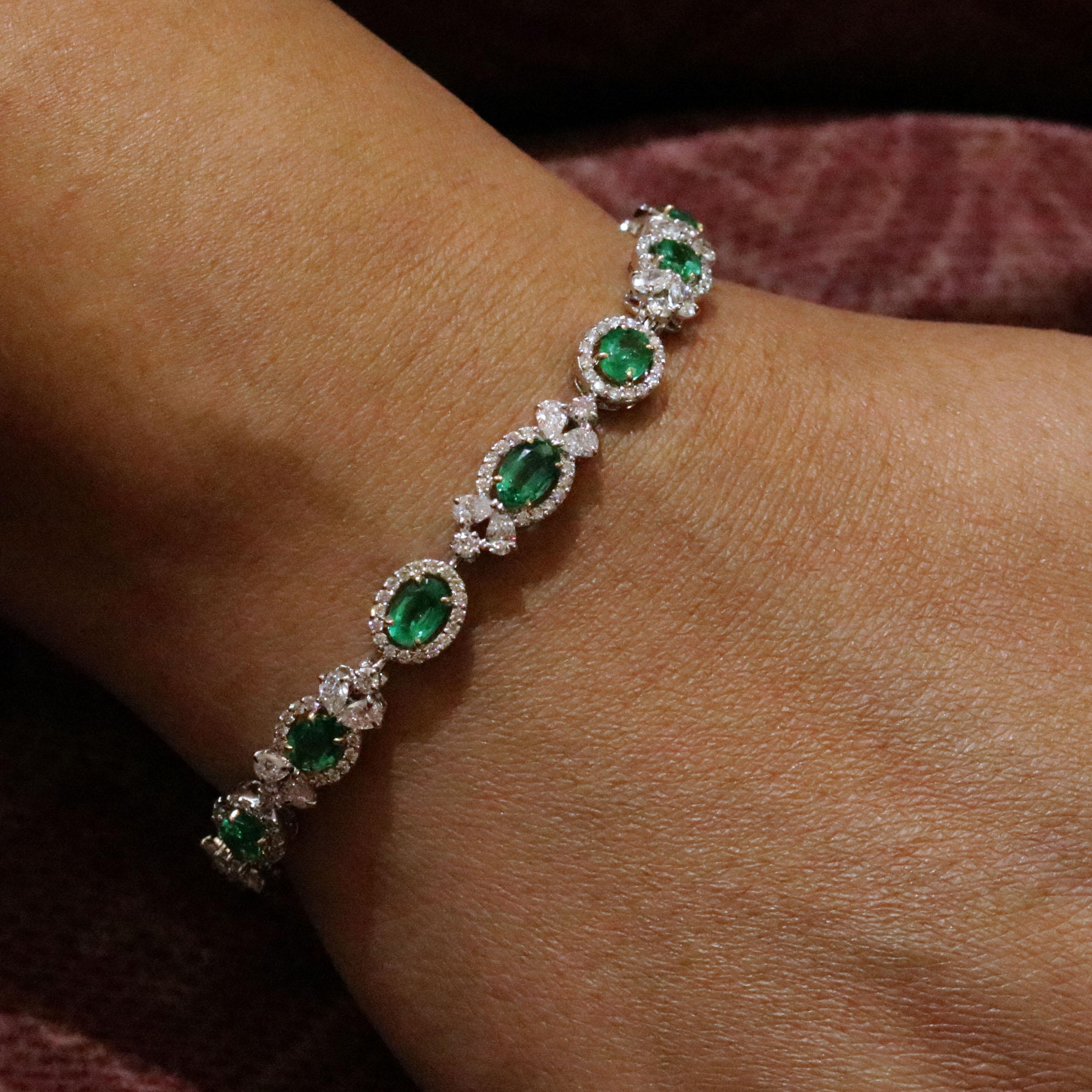 Studio Rêves Emerald and Diamond Tennis Bracelet in 18 Karat Gold For Sale 1