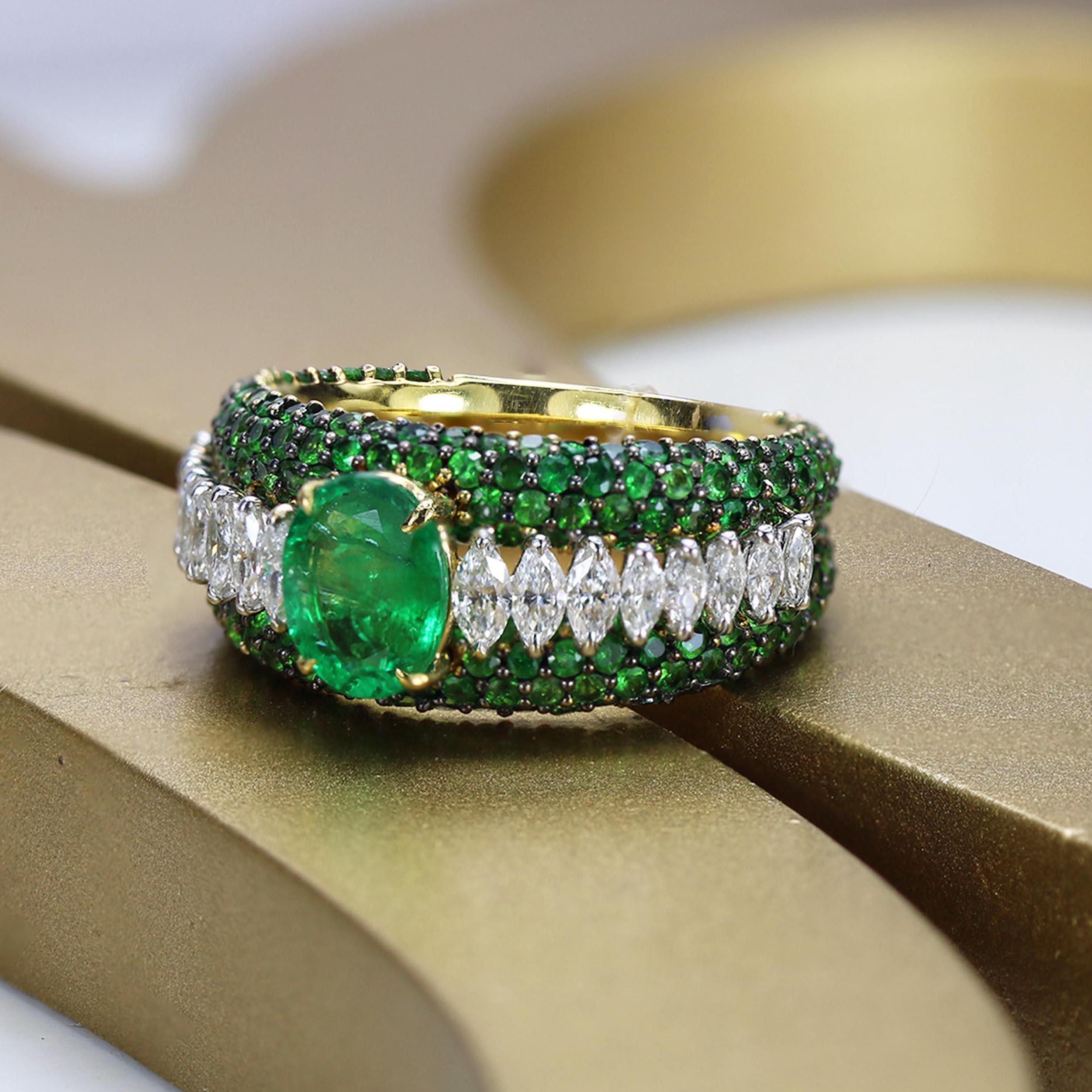 Studio Rêves Emerald and Marquise Diamond Band Ring in 18 Karat Gold  For Sale 2