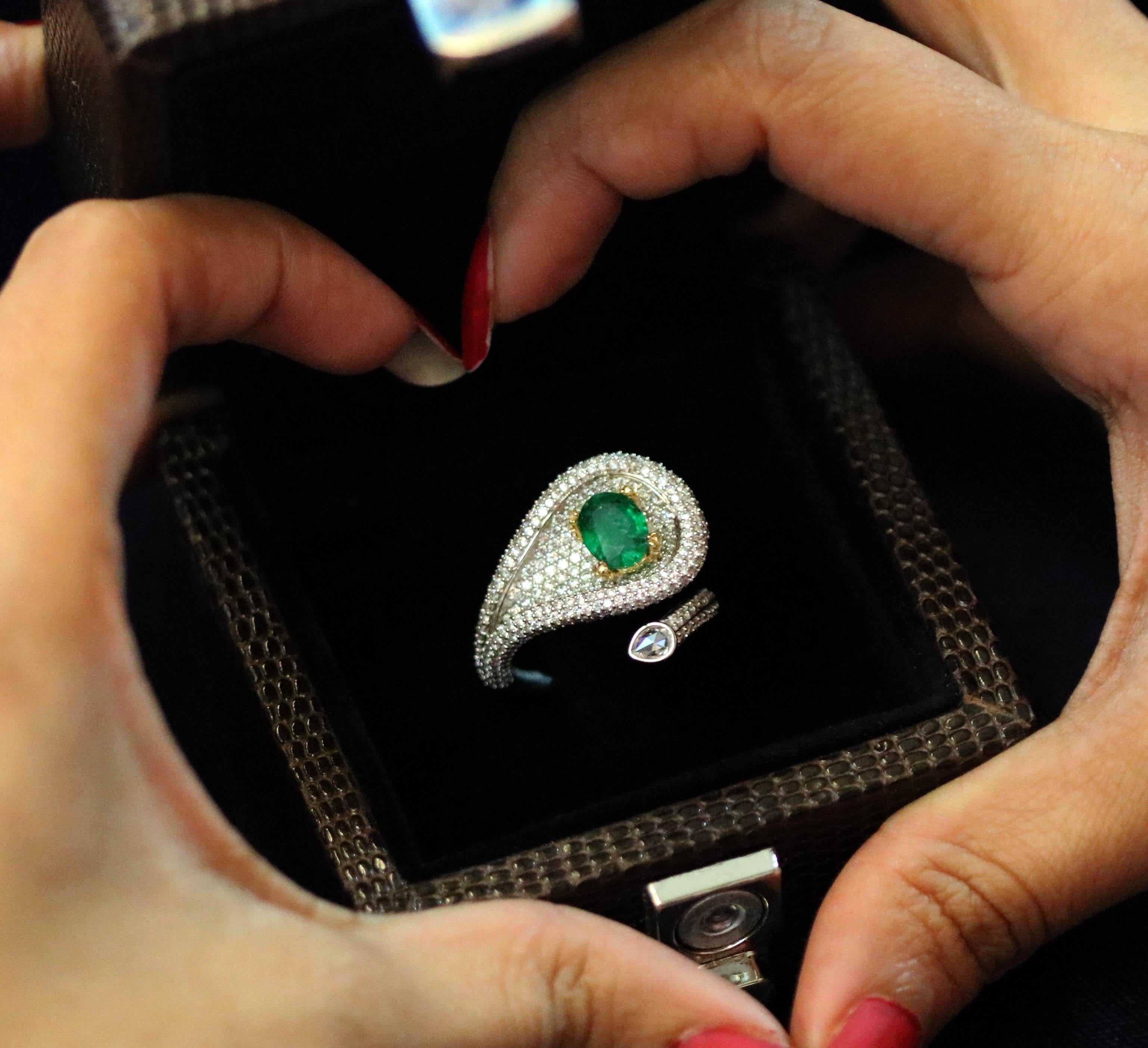 Studio Rêves Emeralds and Diamonds Drop Cocktail Ring in 18 Karat Gold For Sale 4