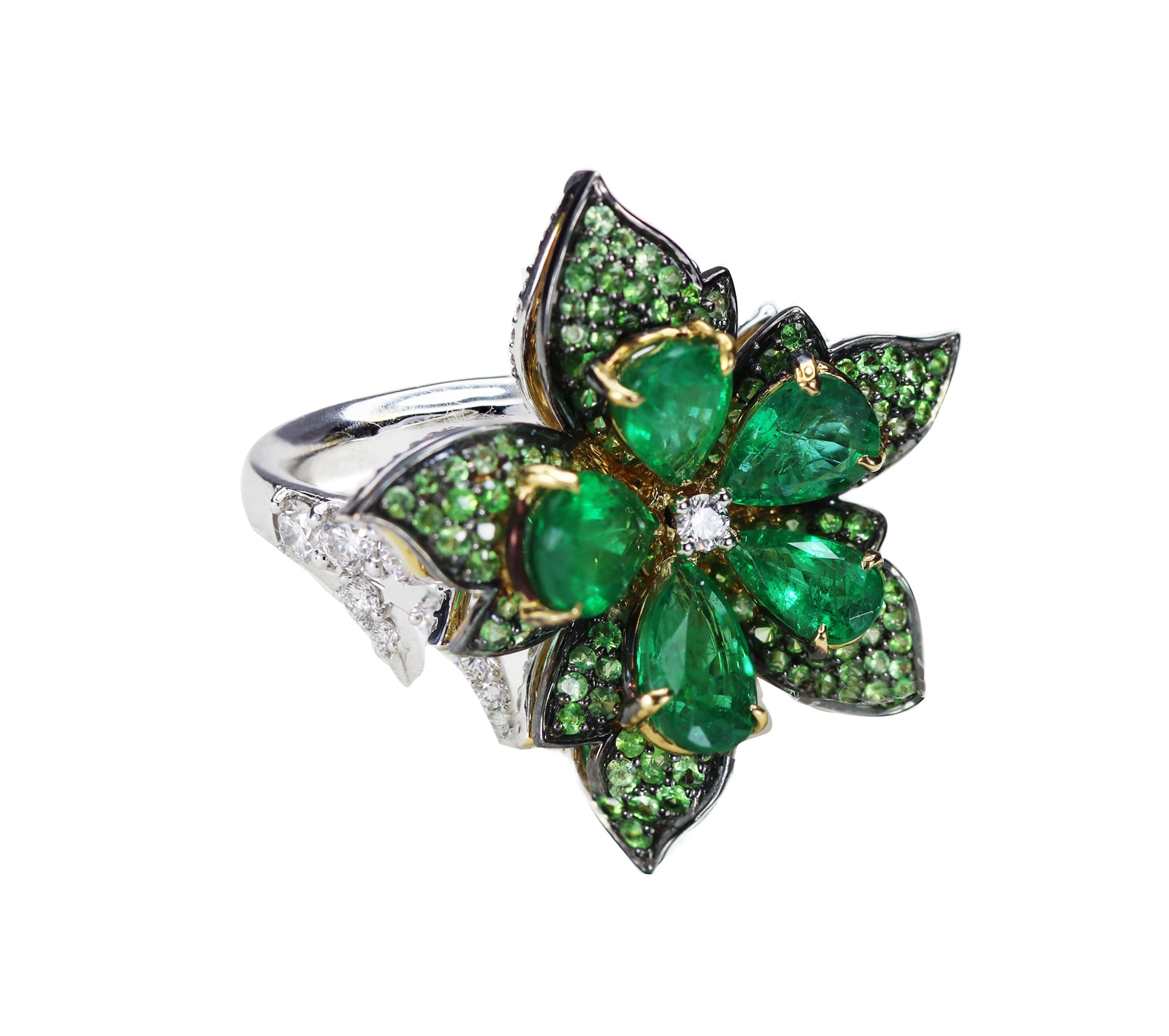 Contemporary Studio Rêves Emeralds and Diamonds Floral Cocktail Ring in 18 Karat Gold For Sale