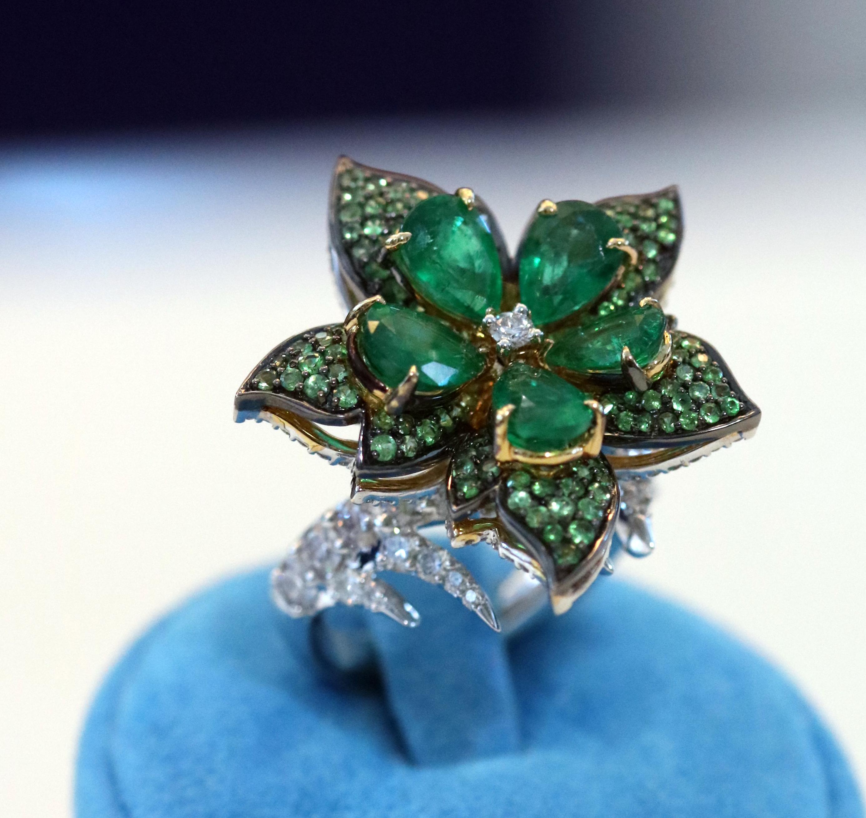 Studio Rêves Emeralds and Diamonds Floral Cocktail Ring in 18 Karat Gold For Sale 3