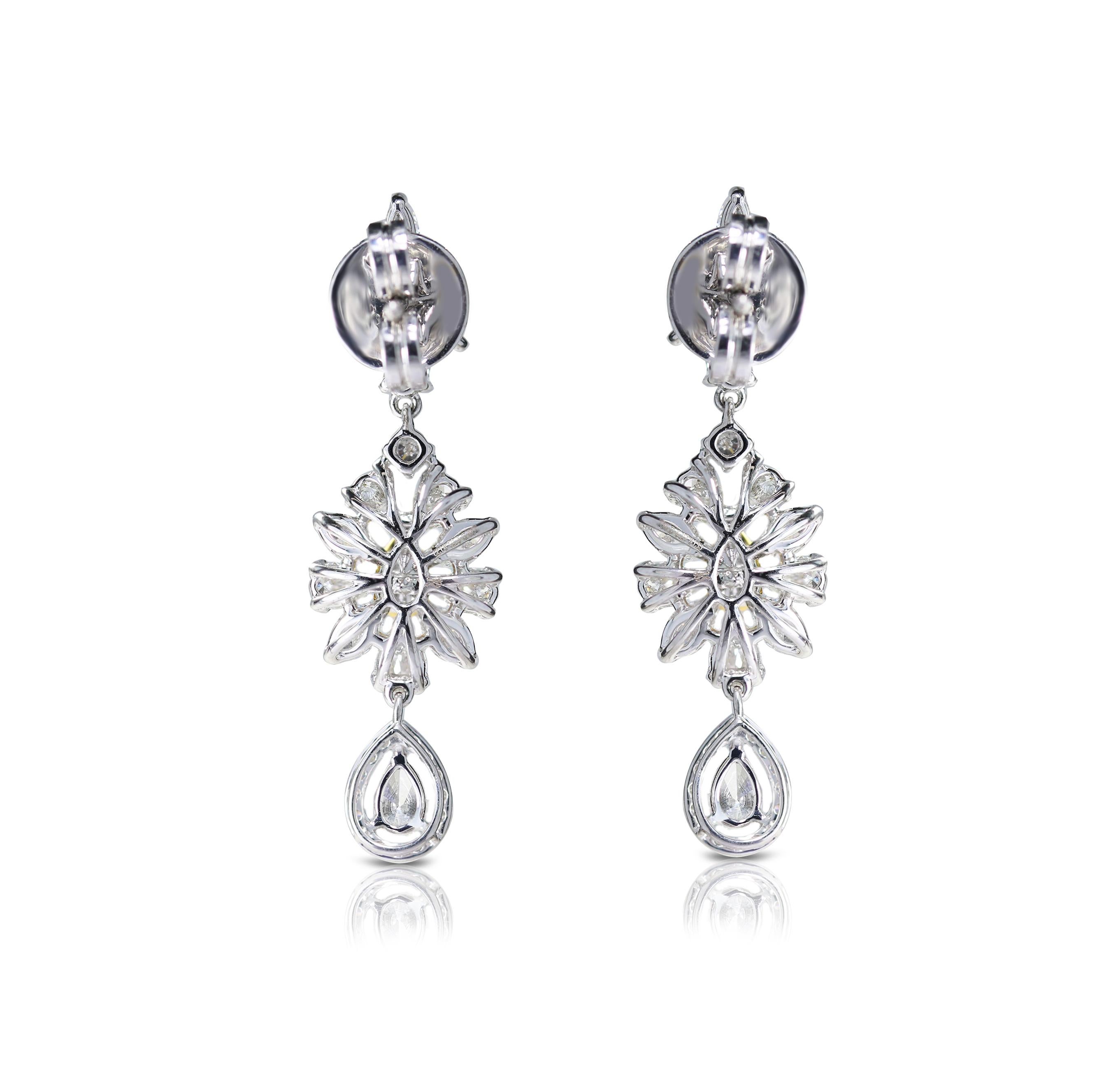 Modern Studio Rêves Marquise and Pear Diamond Dangling Earrings in 18 Karat Gold For Sale