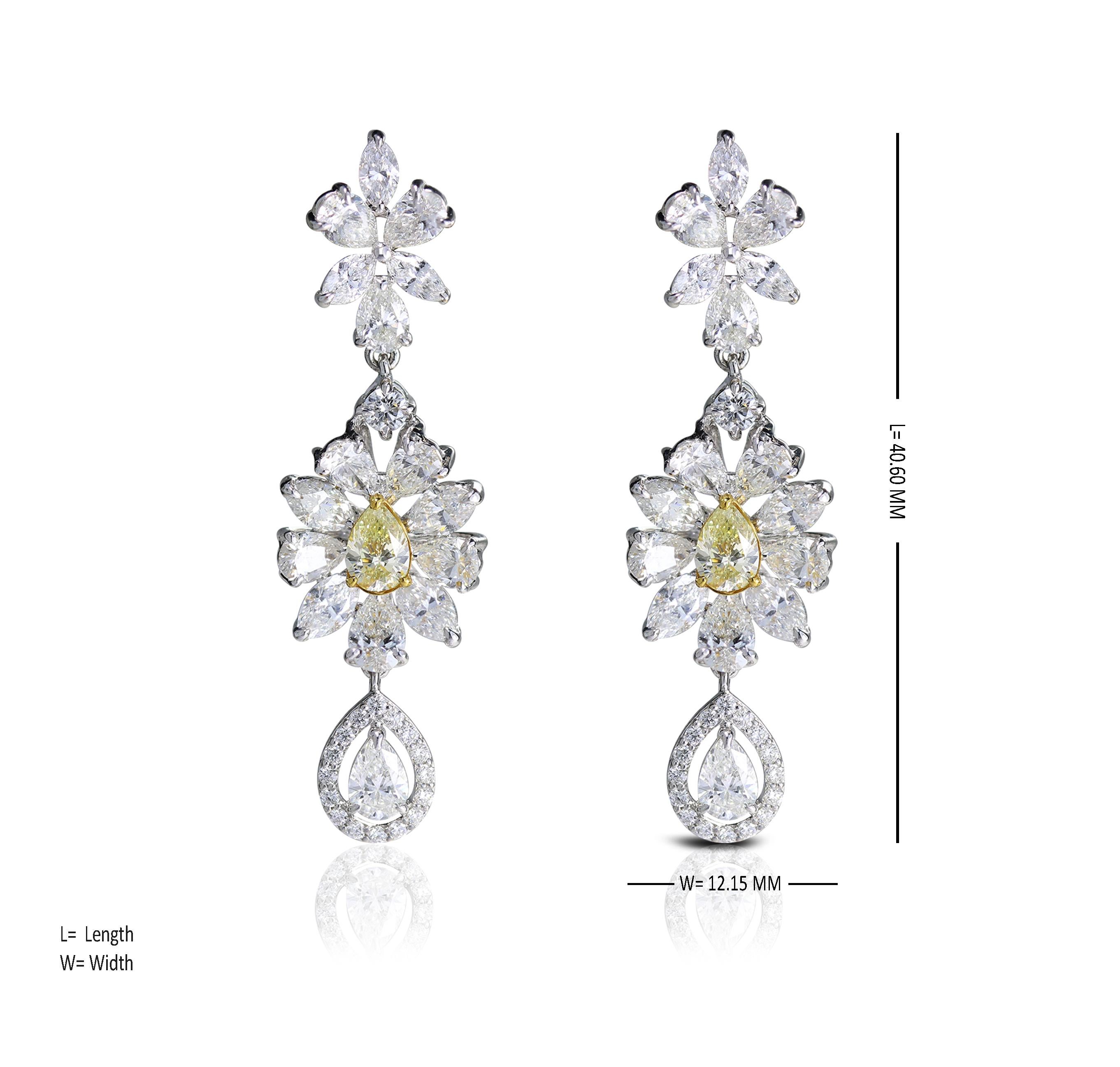 Studio Rêves Marquise and Pear Diamond Dangling Earrings in 18 Karat Gold In New Condition For Sale In Mumbai, Maharashtra