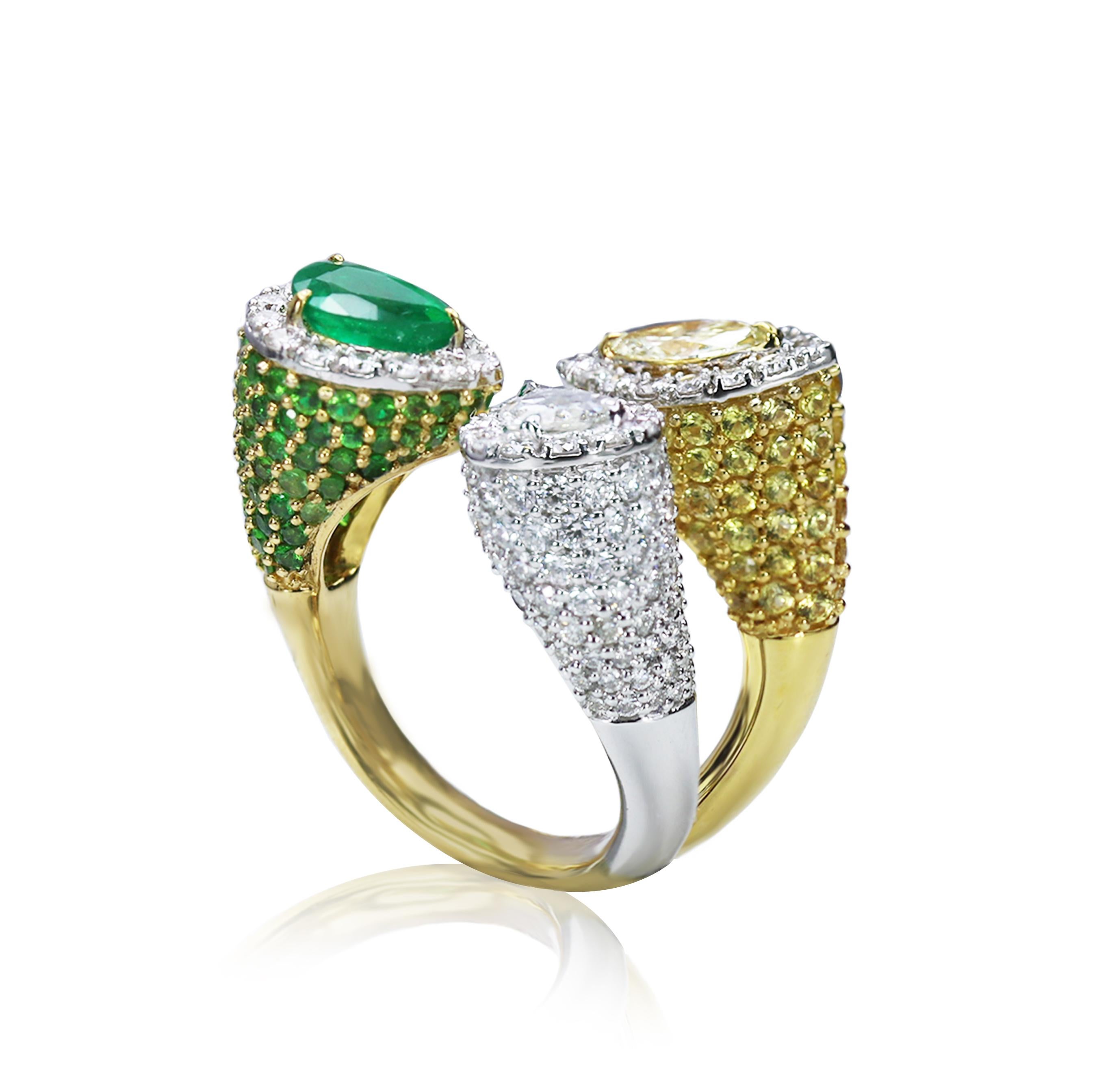 Contemporary Studio Rêves Pear Emerald and Diamond Cocktail Ring in 18 Karat Gold For Sale