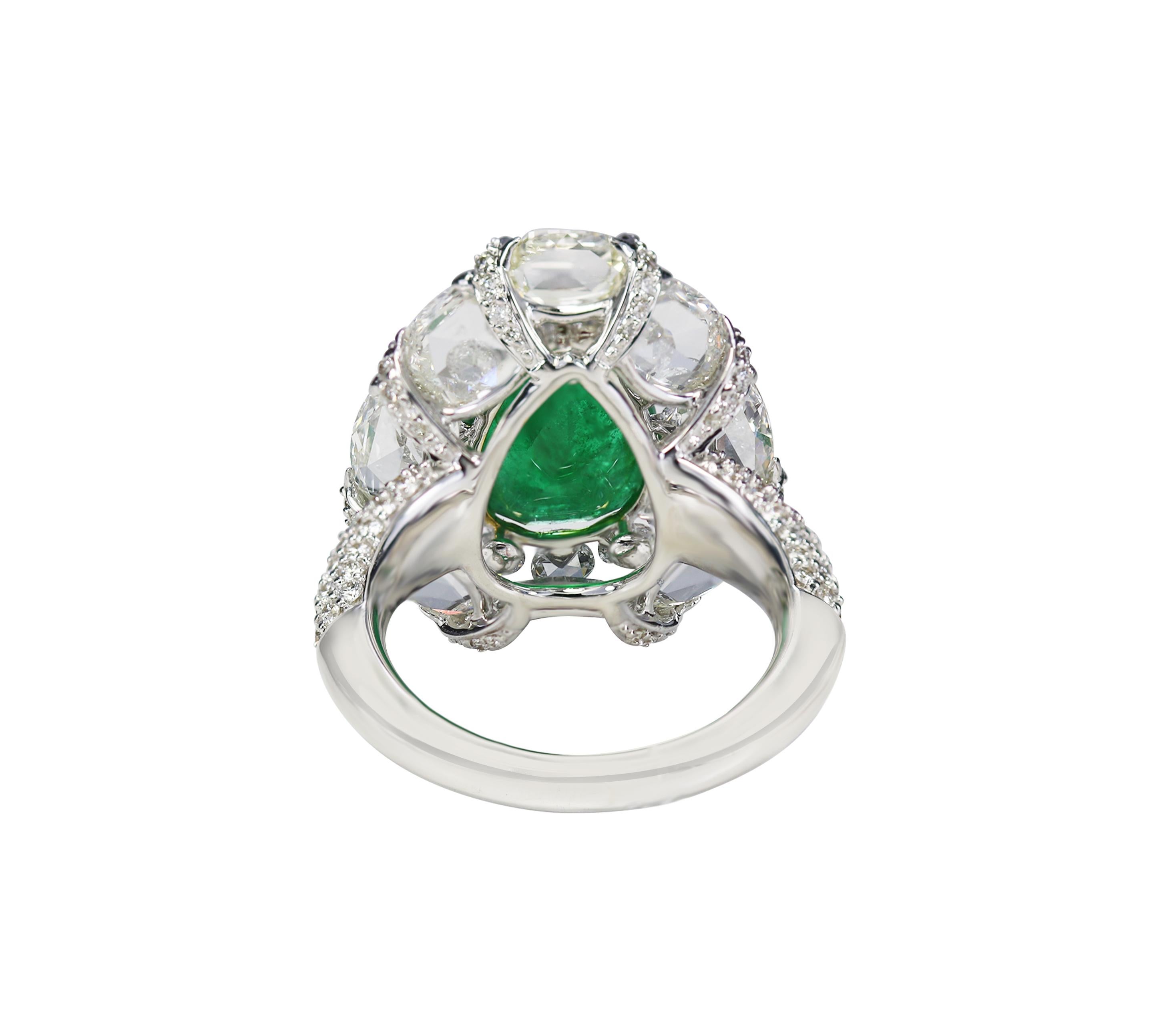 Studio Rêves 3.59 Carat Emerald with Rose cut Diamonds Ring in 18 Karat Gold In New Condition In Mumbai, Maharashtra