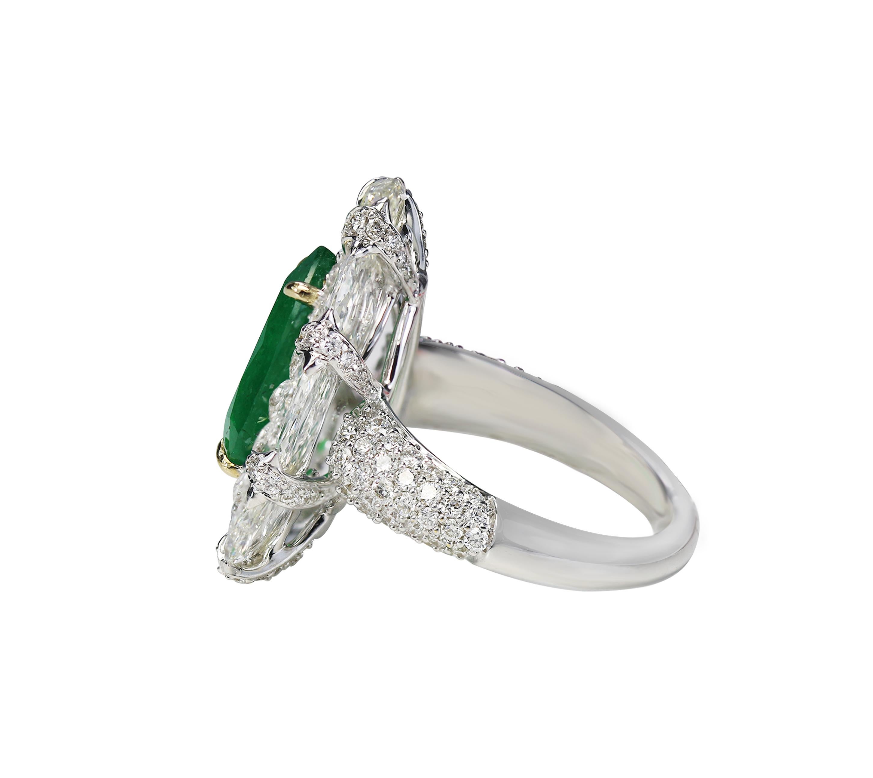 Women's Studio Rêves 3.59 Carat Emerald with Rose cut Diamonds Ring in 18 Karat Gold
