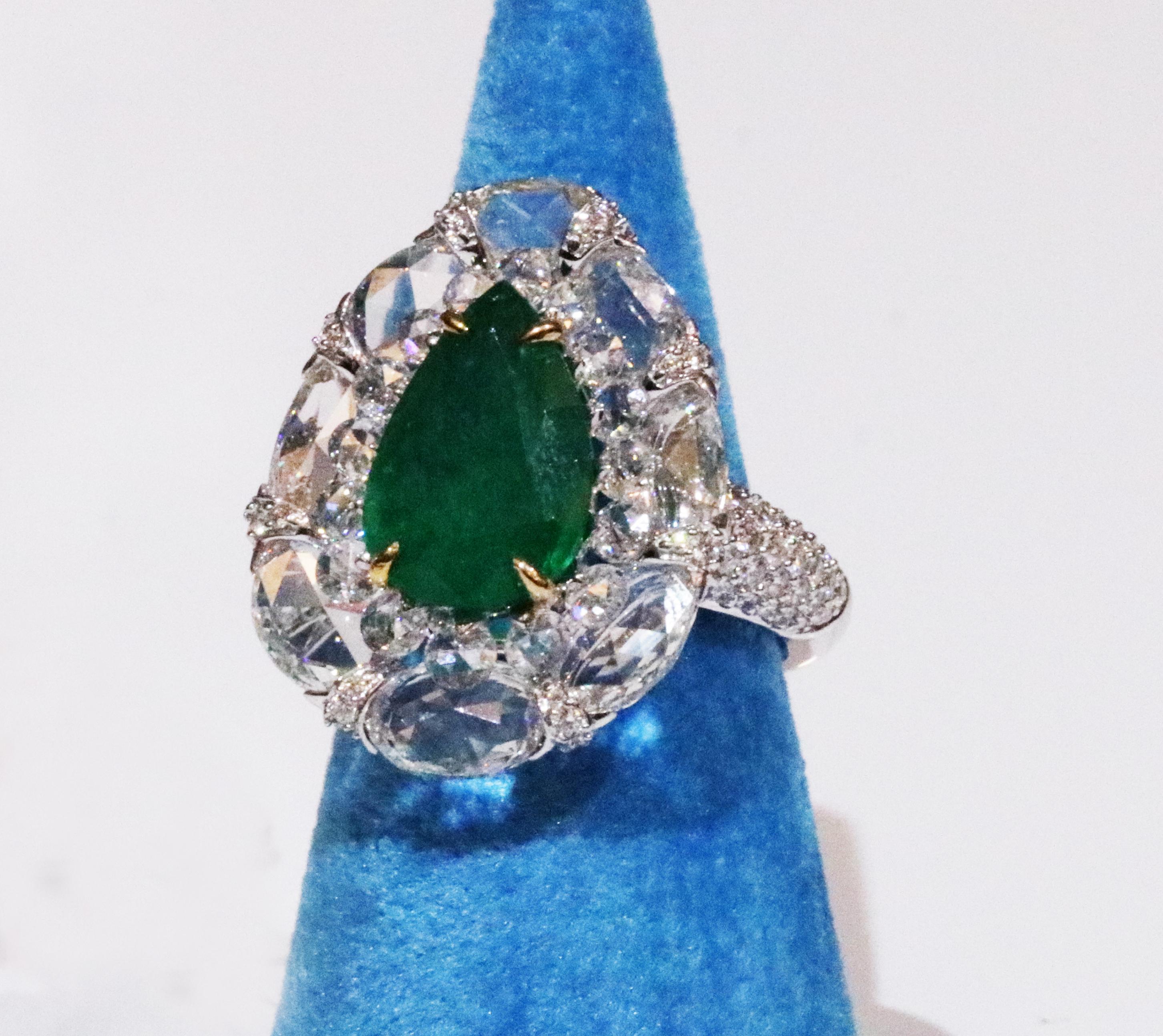 Studio Rêves 3.59 Carat Emerald with Rose cut Diamonds Ring in 18 Karat Gold 2