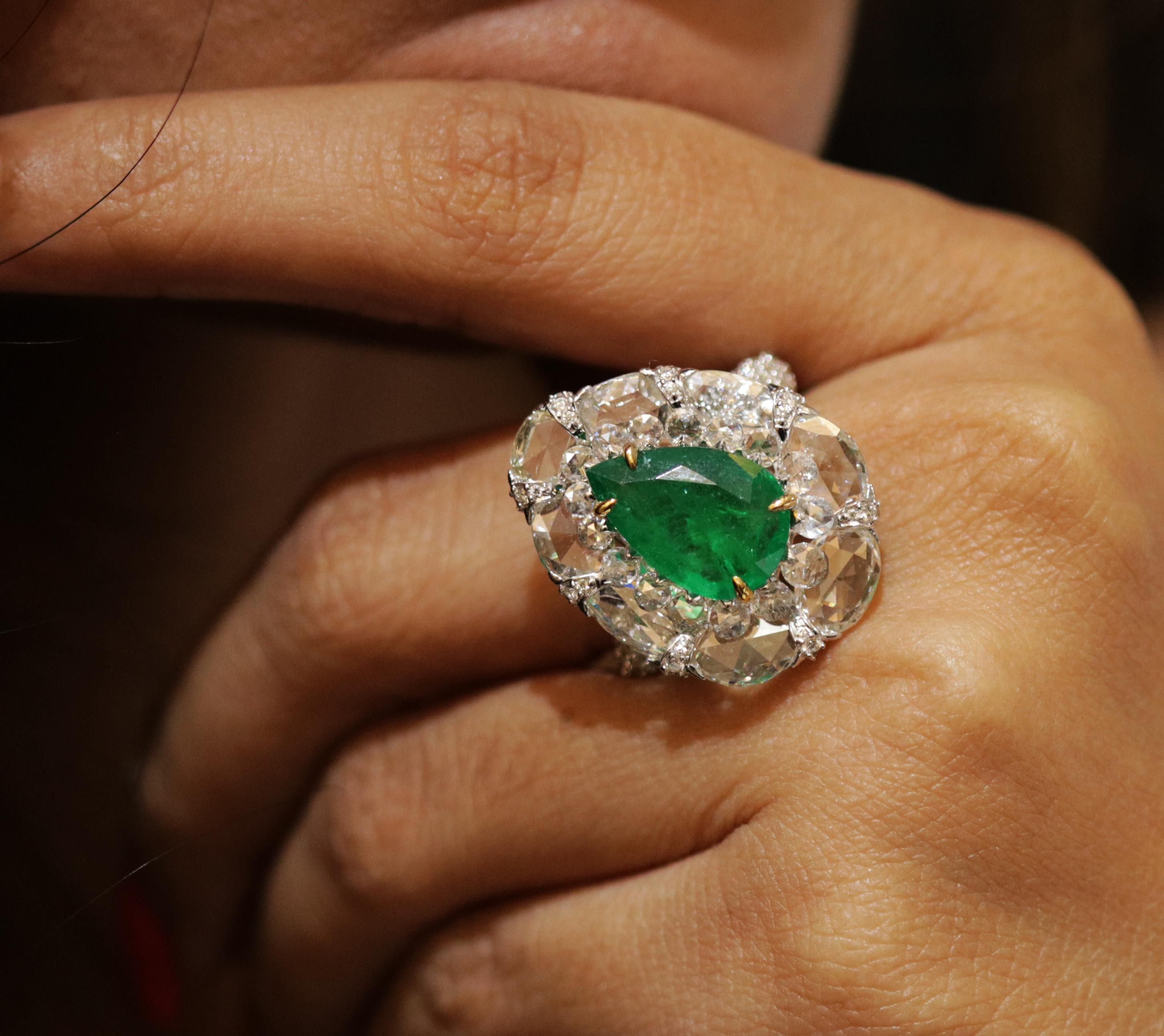 Studio Rêves 3.59 Carat Emerald with Rose cut Diamonds Ring in 18 Karat Gold 3