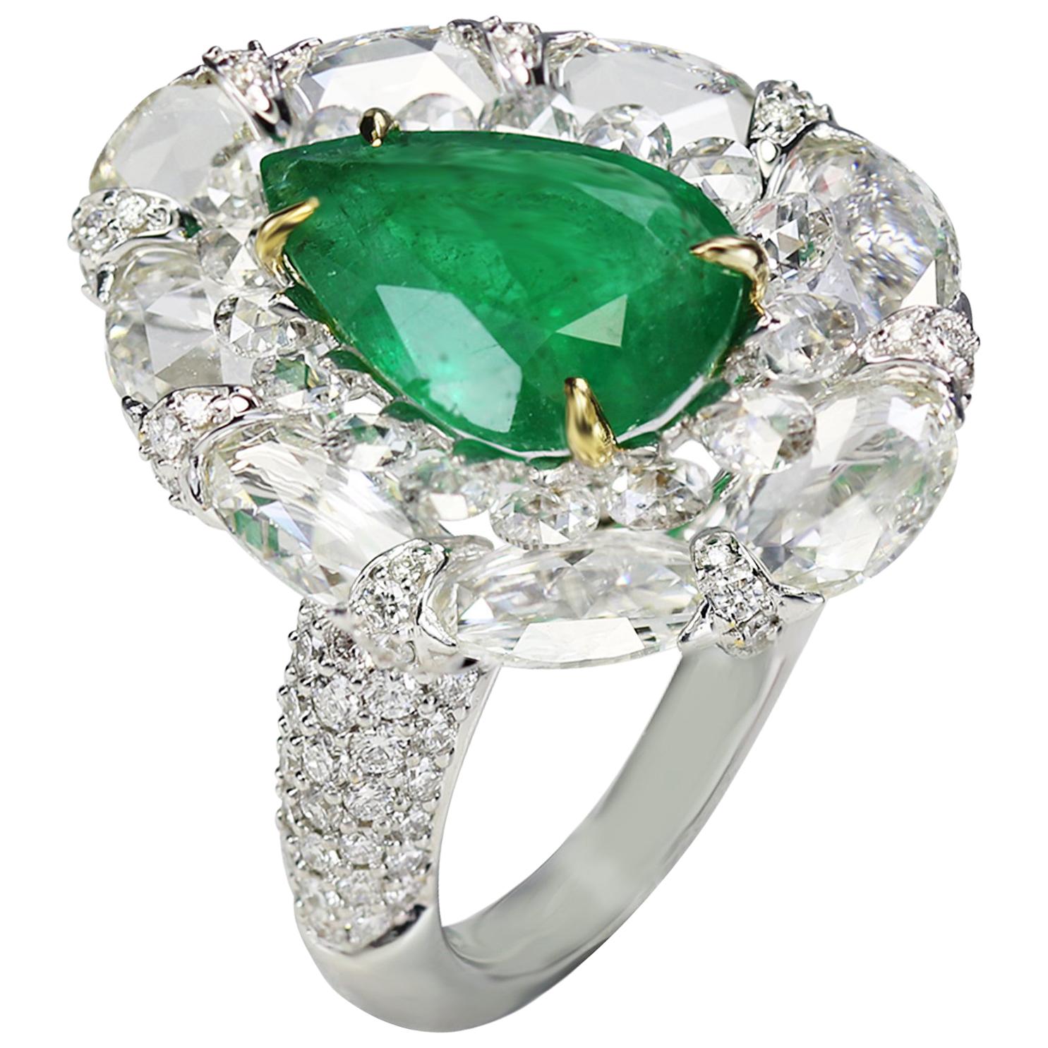 Studio Rêves 3.59 Carat Emerald with Rose cut Diamonds Ring in 18 Karat Gold