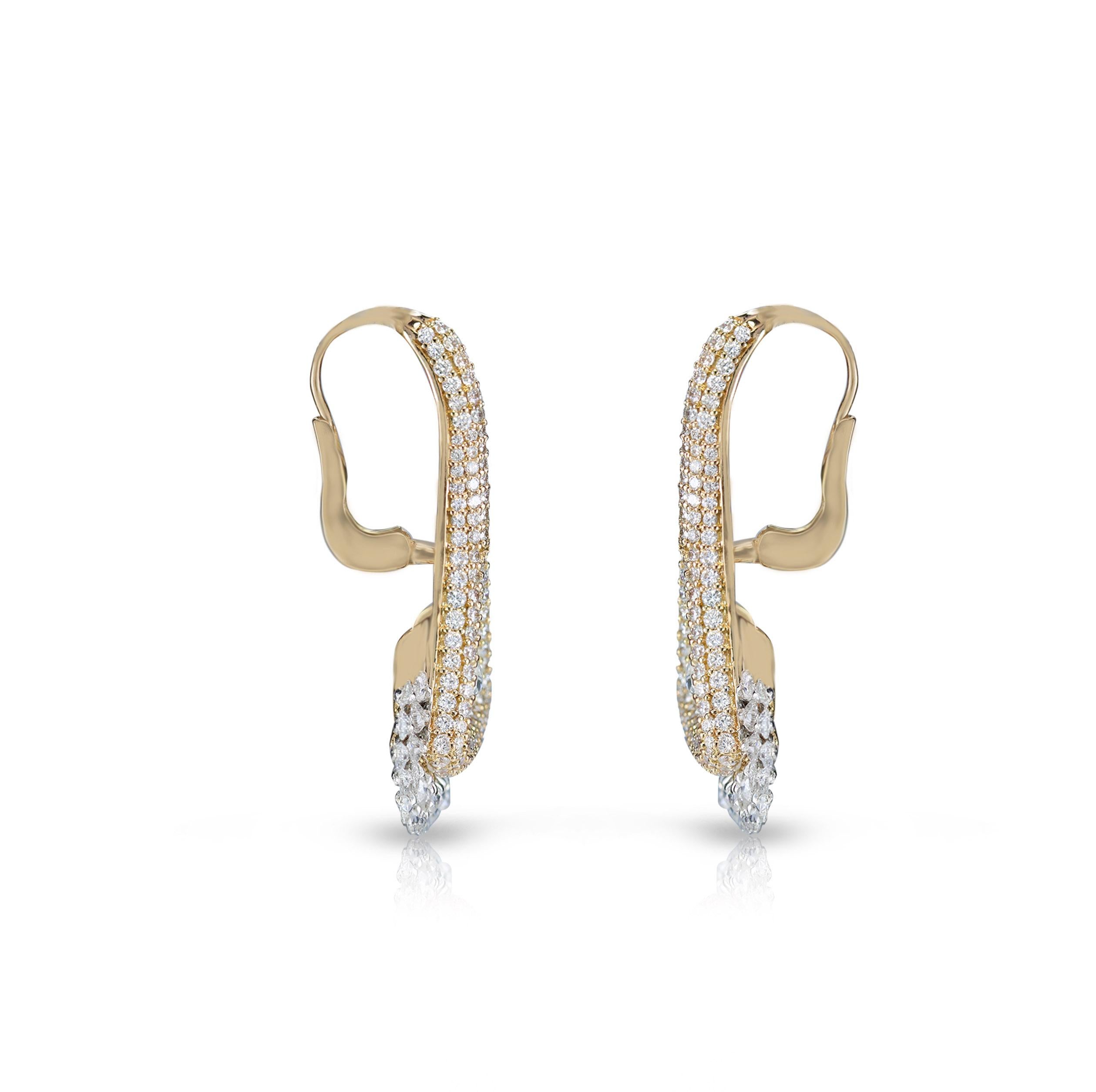 Modern Studio Rêves Rose Cut Diamonds Triangular Lever Back Earrings in 18 Karat Gold For Sale
