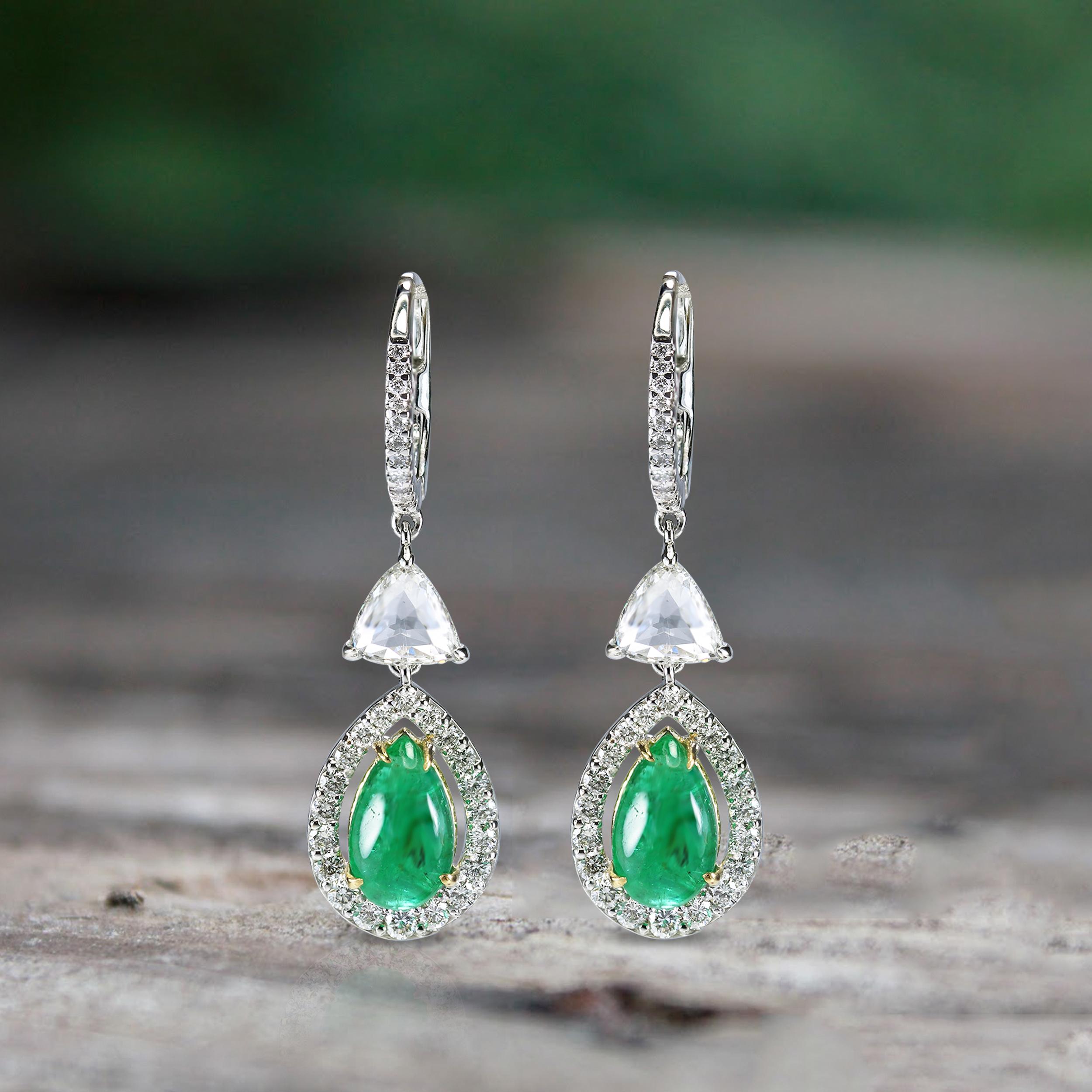 Women's Studio Rêves Trillion Rose Cut and Emerald Dangling Earrings in 18 Karat Gold For Sale
