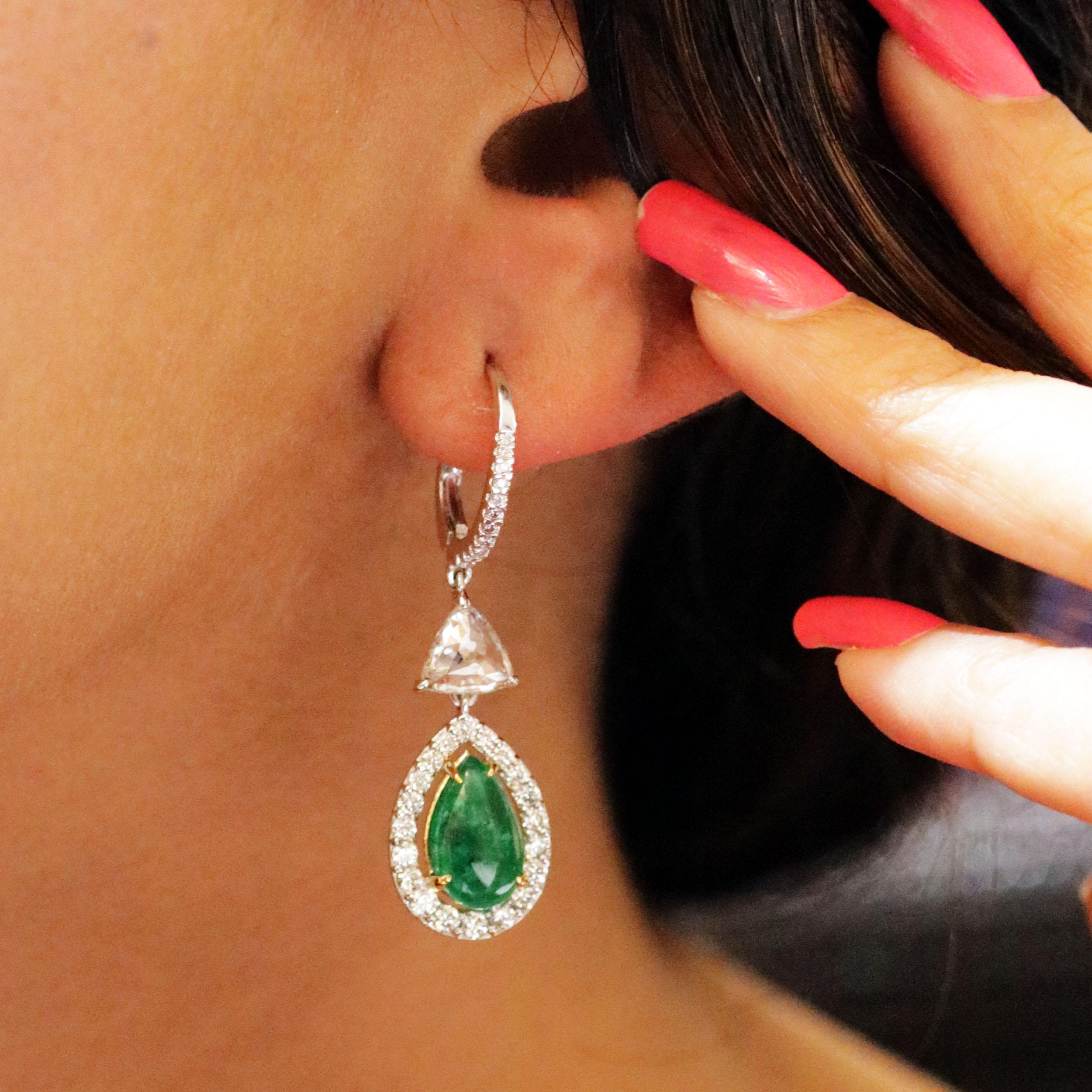 Studio Rêves Trillion Rose Cut and Emerald Dangling Earrings in 18 Karat Gold For Sale 1