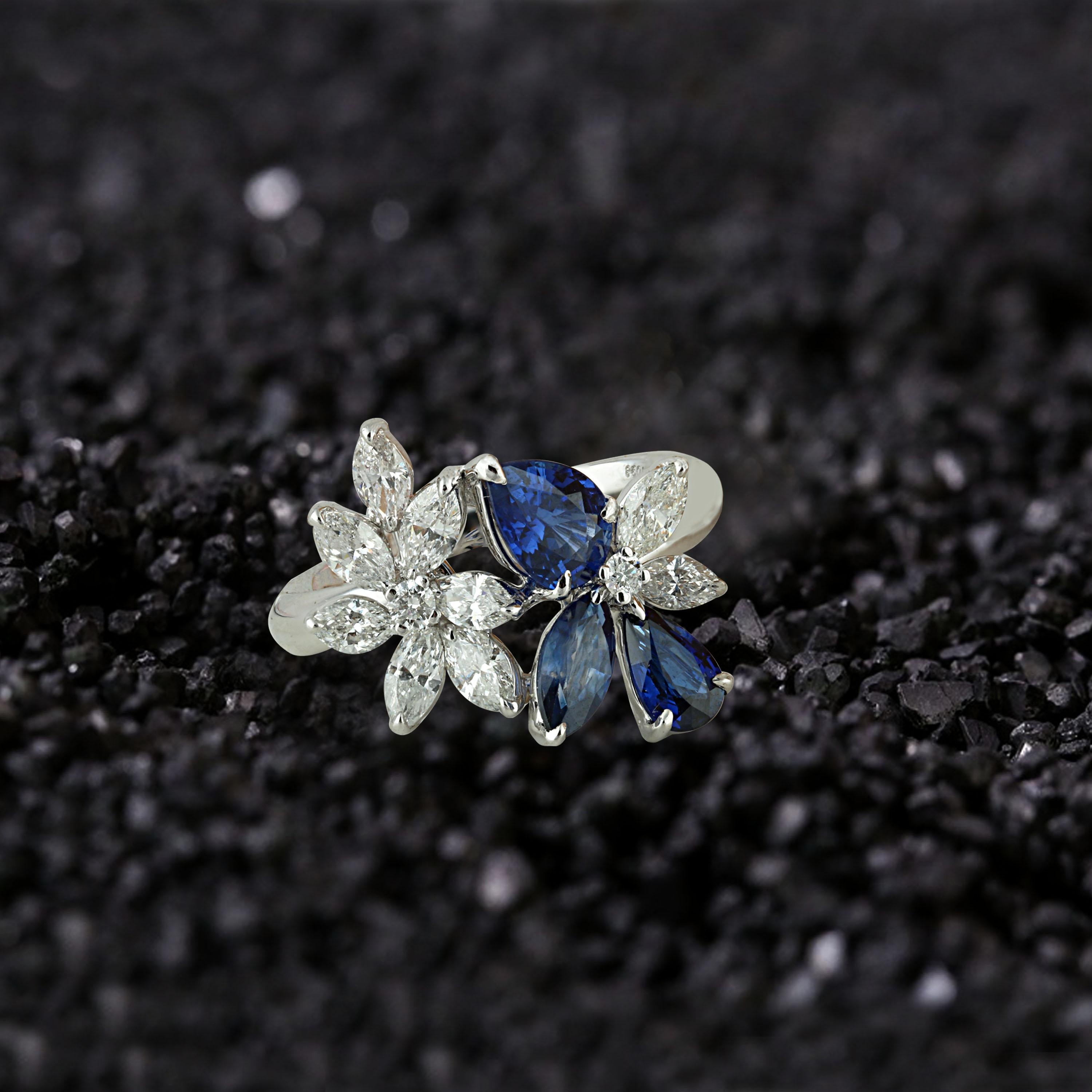 Studio Rêves 18 Karat White Gold Diamonds and Blue Sapphire Butterfly Ring For Sale 4