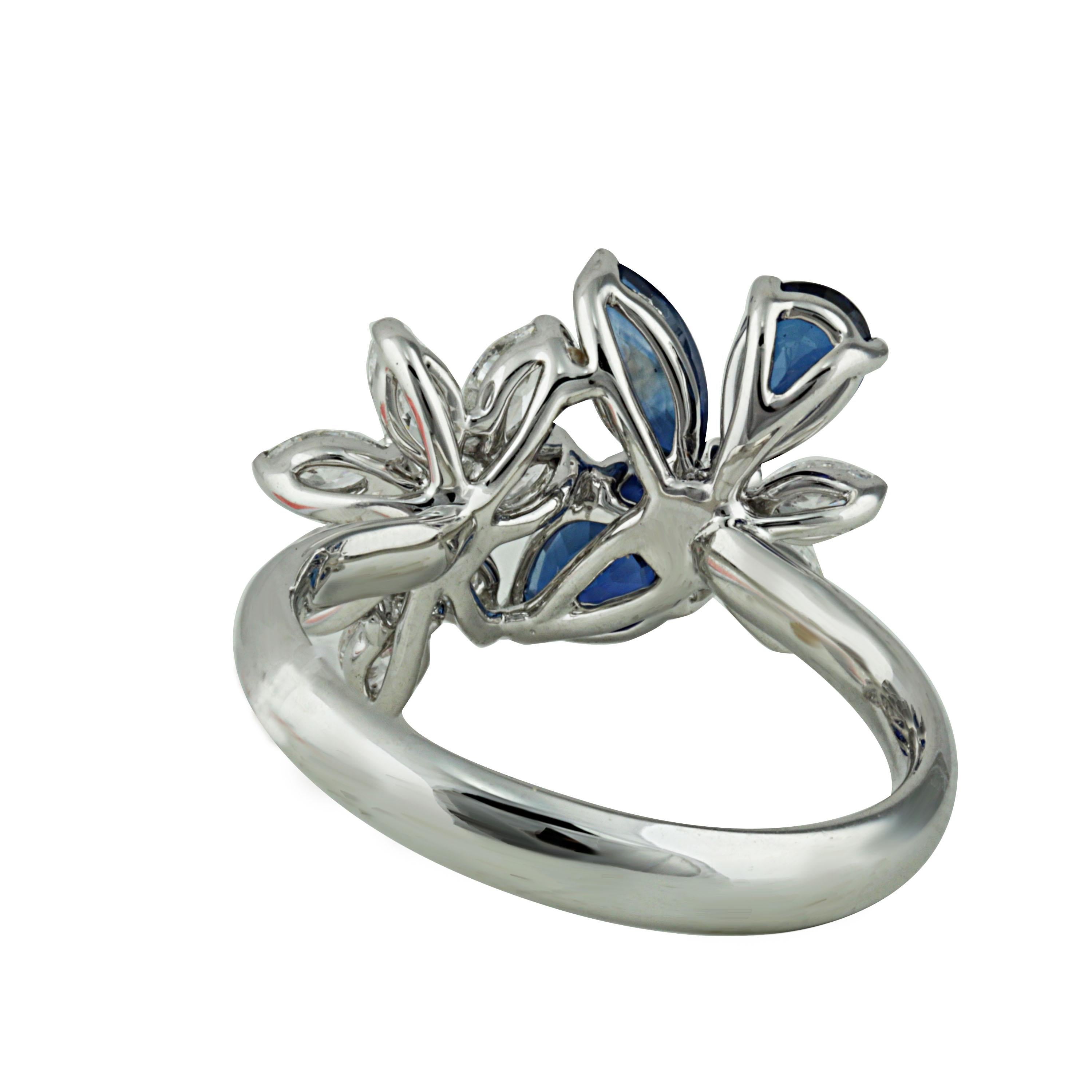 Studio Rêves 18 Karat White Gold Diamonds and Blue Sapphire Butterfly Ring For Sale 3