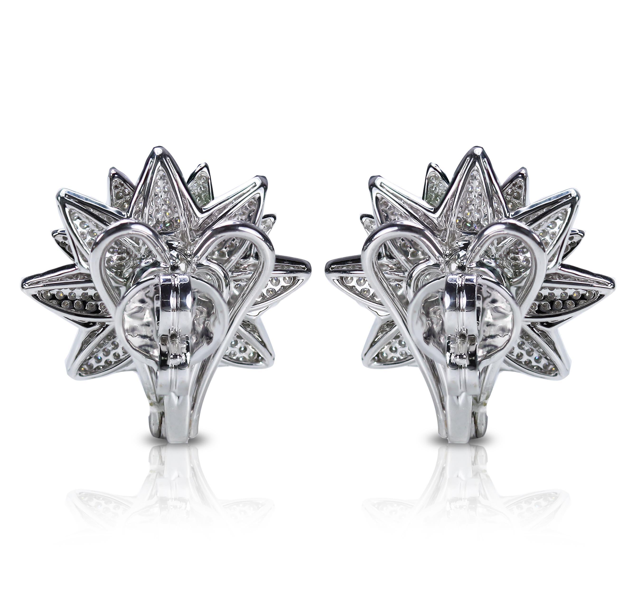 Round Cut Studio Rêves 18 Karat White Gold and Diamonds Octagonal Floral Stud Earrings For Sale