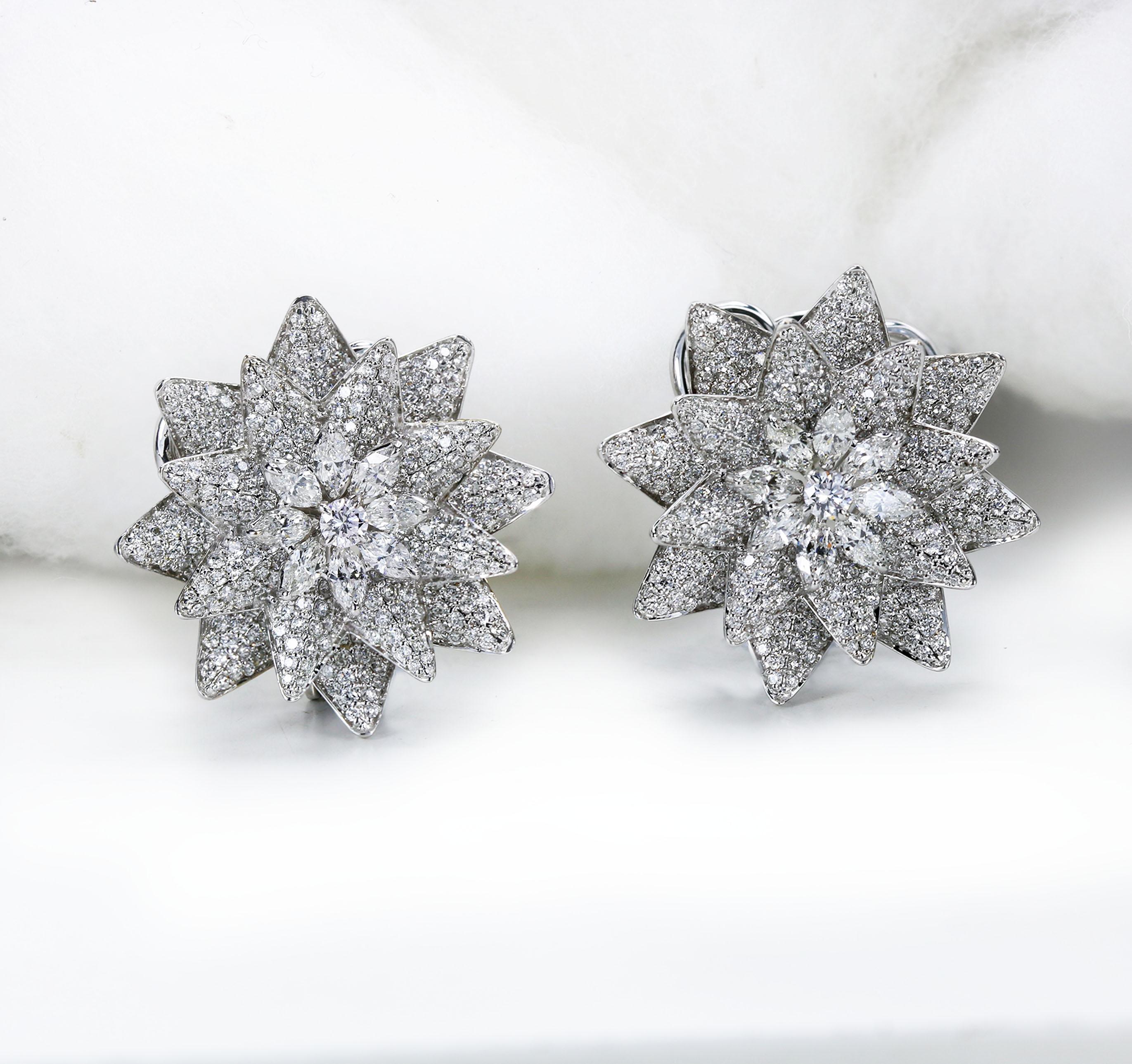 Women's Studio Rêves 18 Karat White Gold and Diamonds Octagonal Floral Stud Earrings For Sale