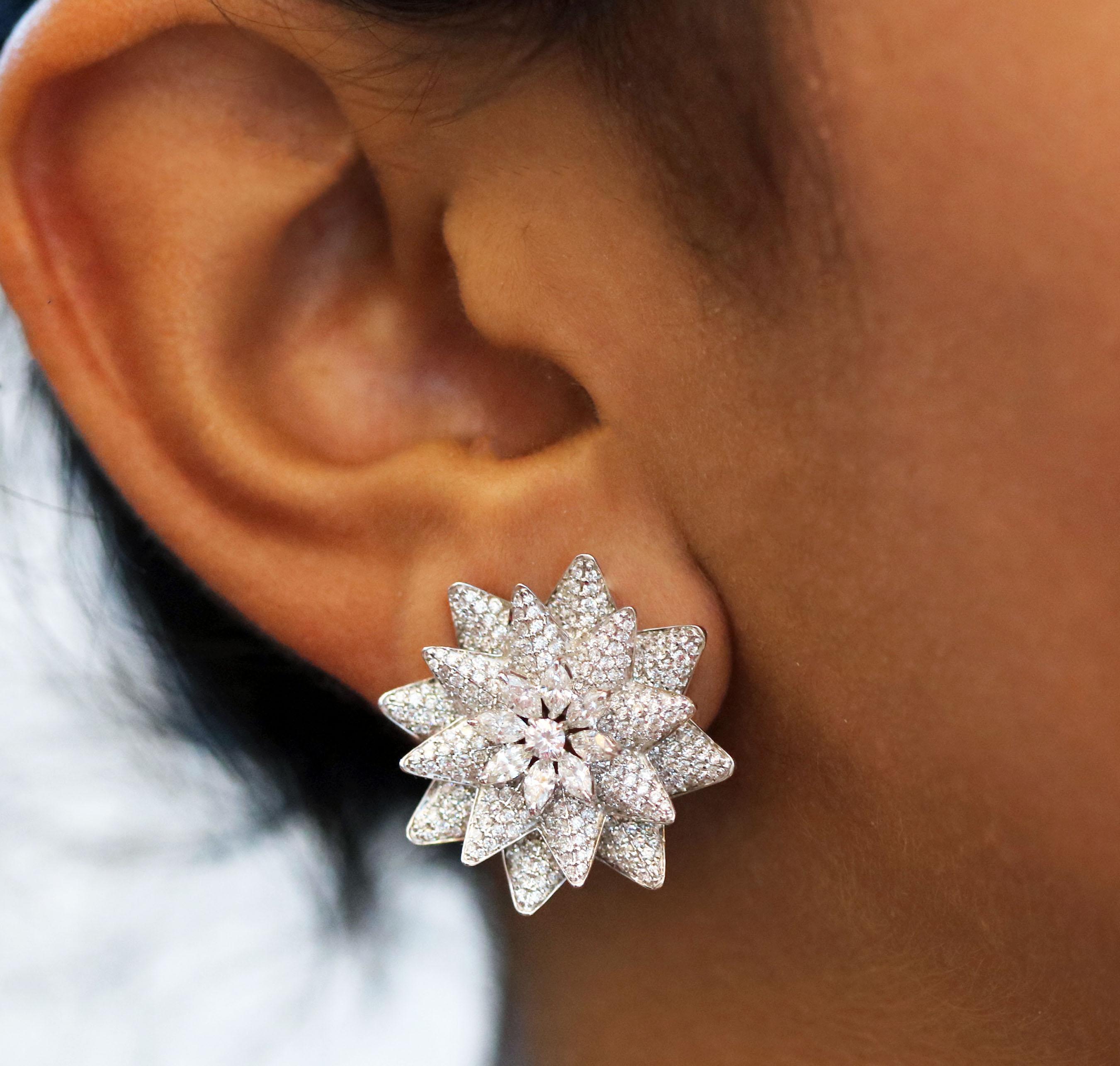 Studio Rêves 18 Karat White Gold and Diamonds Octagonal Floral Stud Earrings For Sale 1