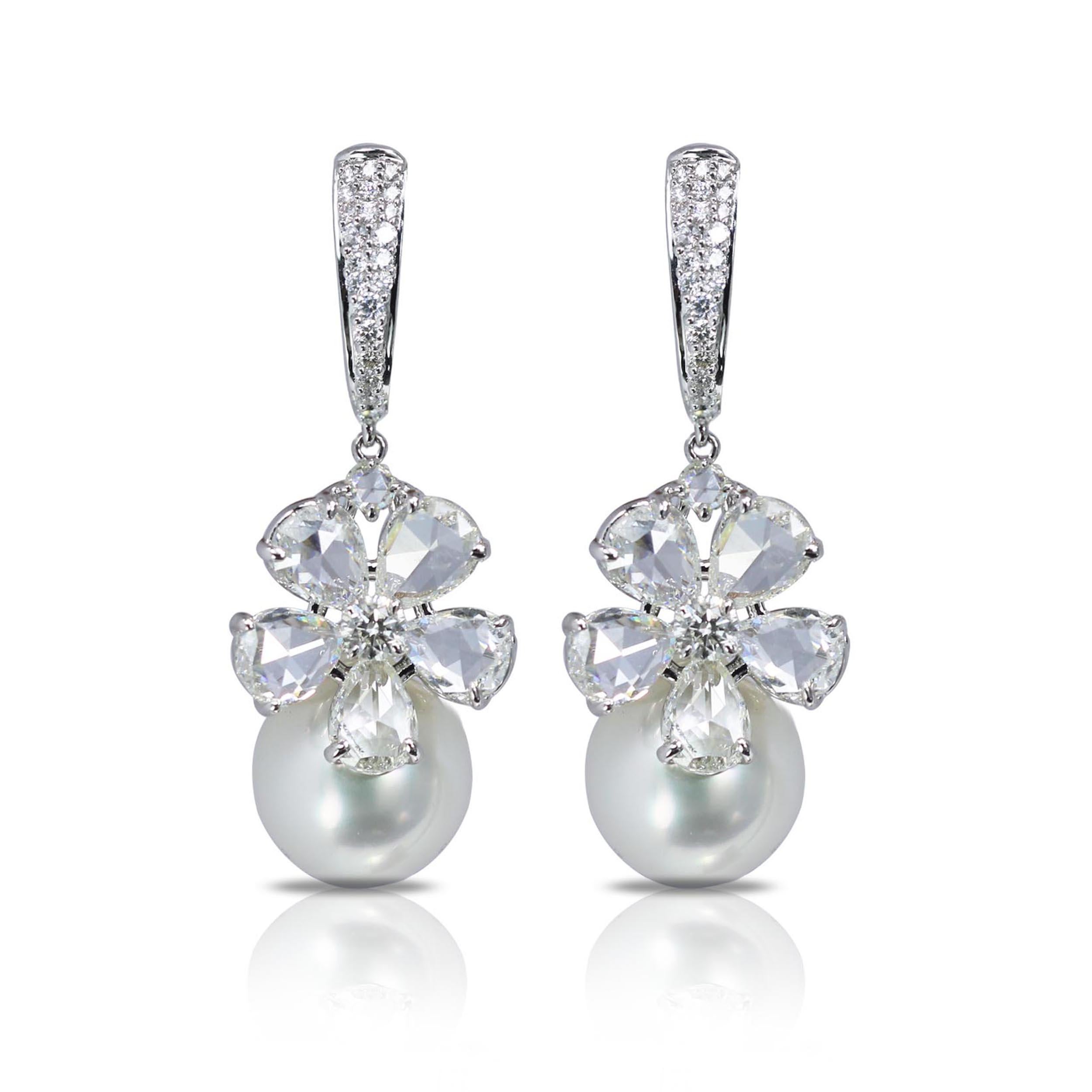G-H/ VS-SI brilliant cut and rosecut diamonds and south sea pearl dangling earrings

This 18K white gold pair of drop earrings crafted in G-H color VS-SI brilliant cut and rosecut diamonds champions the ‘less is more’ aesthetic. Giving the classic