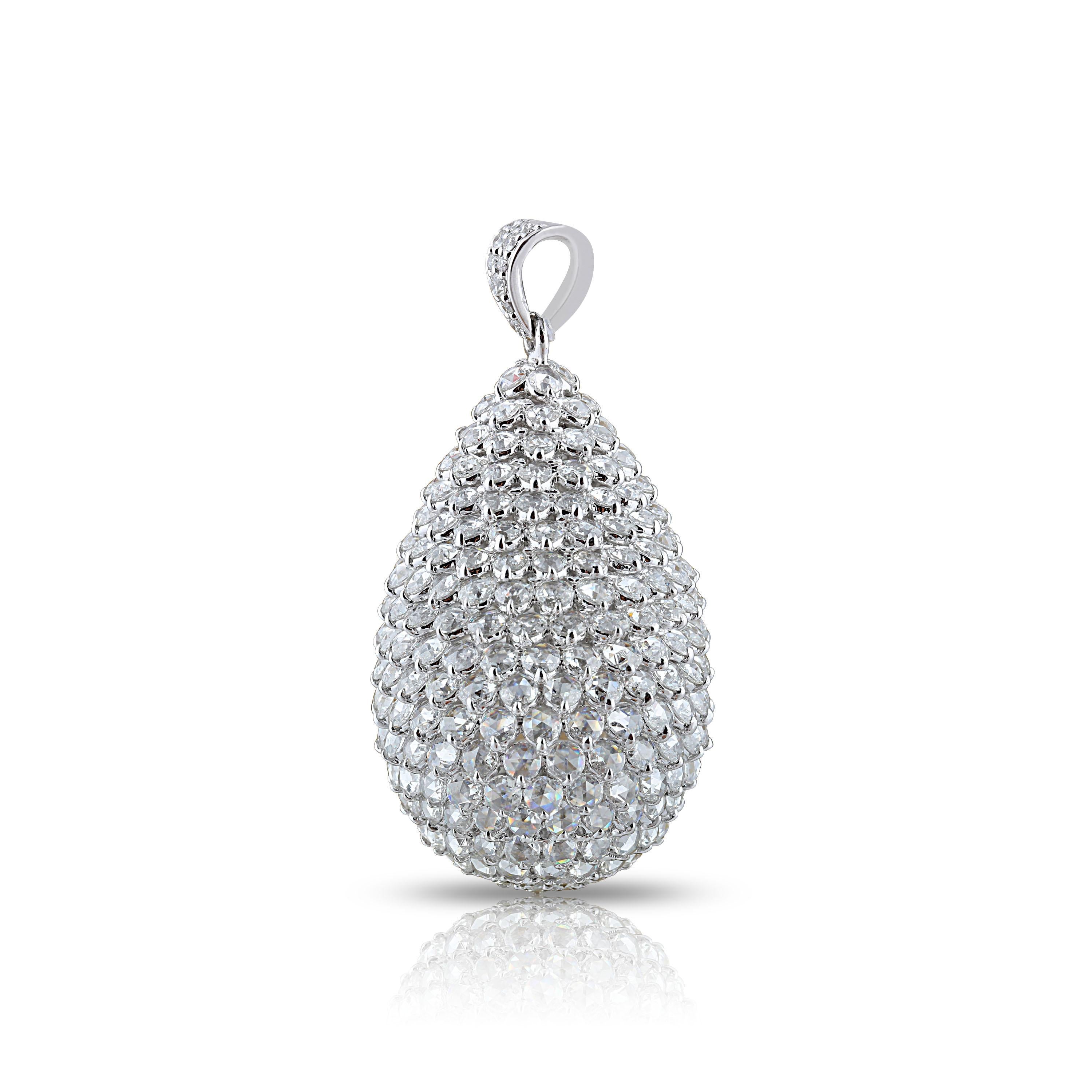 18K white gold and diamond pineapple pendant

Indulge yourself with this opulent piece of jewellery — an 18K white gold oval shaped pendant featuring round rose cut and round brilliant cut diamonds in a prong setting. The 327 stones gives this