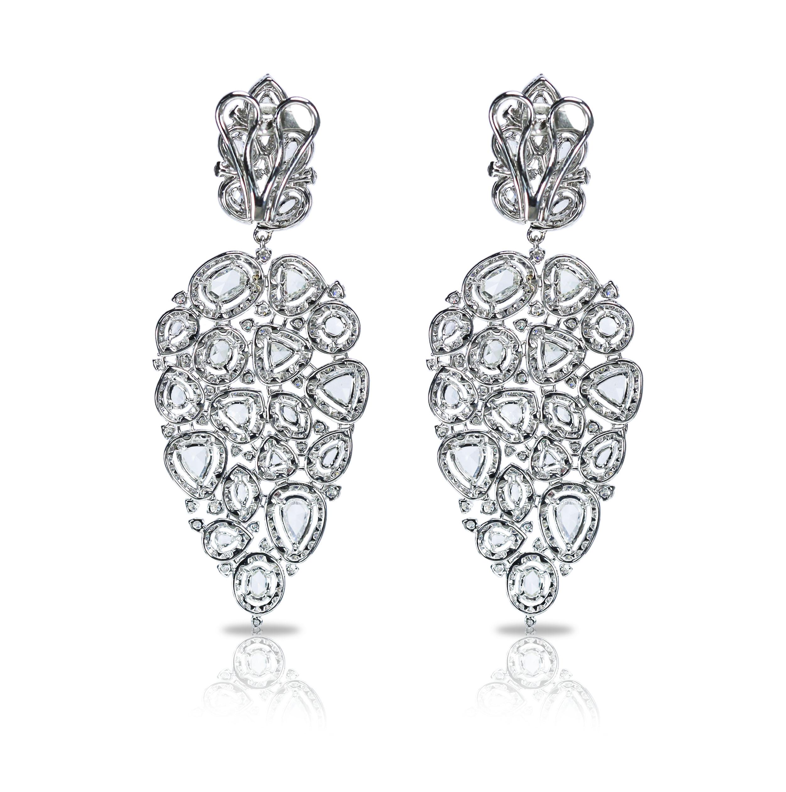 F-G-H-I/ VS-SI brilliant cut and rosecut diamond earrings 

Inspired by the high-shine luminescence of diamonds, we unveil this masterpiece painstakingly crafted using 695 F-G-H-I/ VS-SI brilliant cut and rosecut diamonds in a prong setting. This