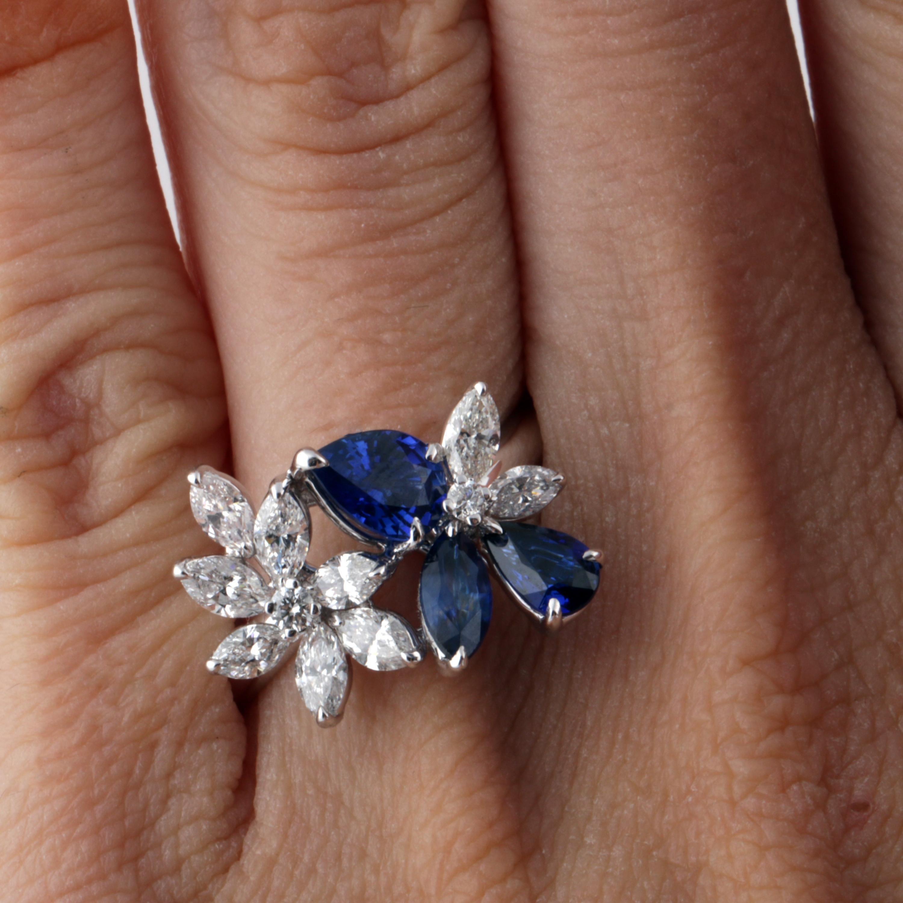Studio Rêves 18 Karat White Gold Diamonds and Blue Sapphire Butterfly Ring im Angebot 3