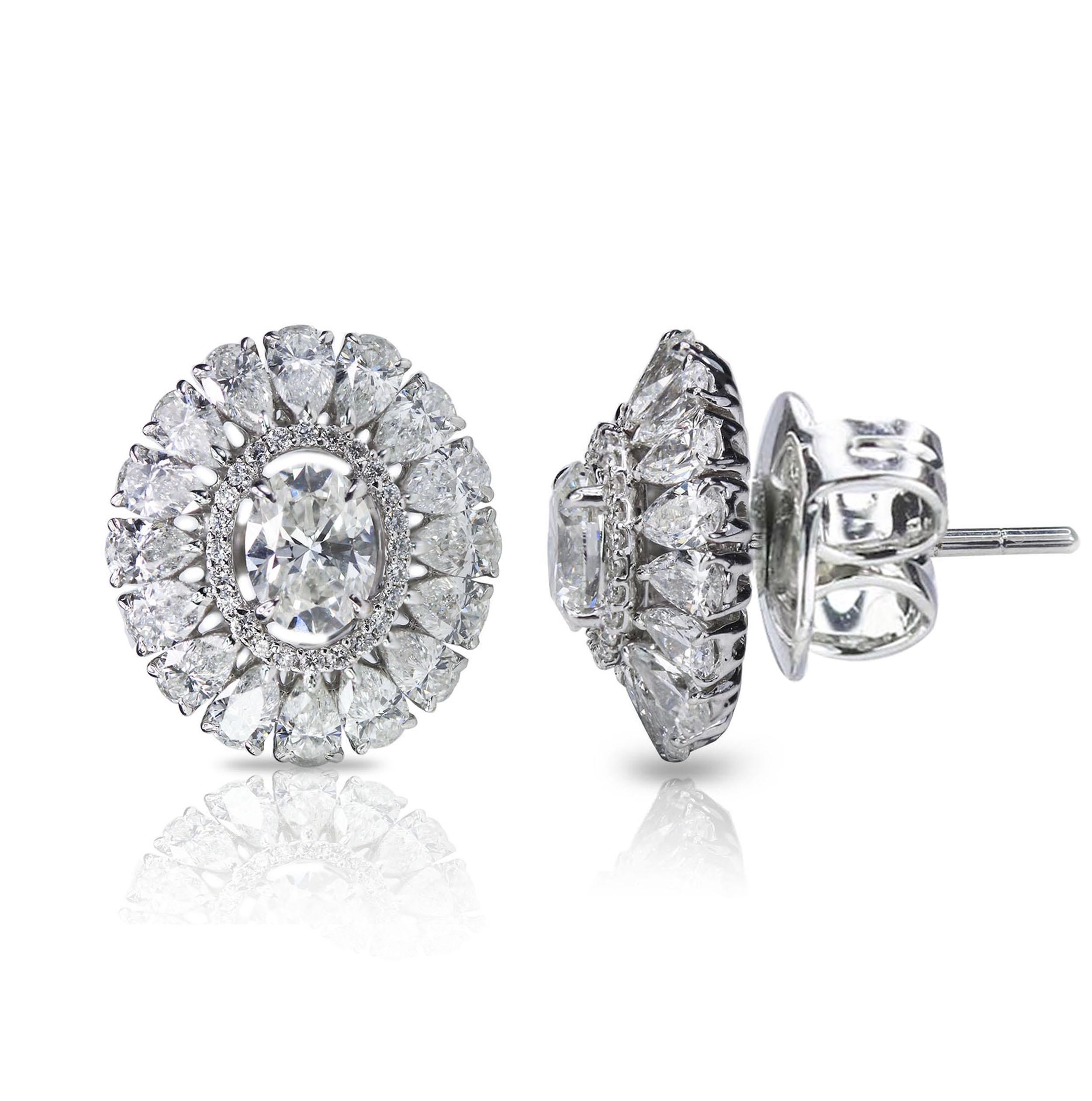 F-G/ VS-SI brilliant cut diamonds studs

Define elegance with this pair of 18K white gold and diamond stud earrings that command attention while being subtly refined in equal measures. The pair is studded with  F-G, VS-SI brilliant-cut diamonds in a