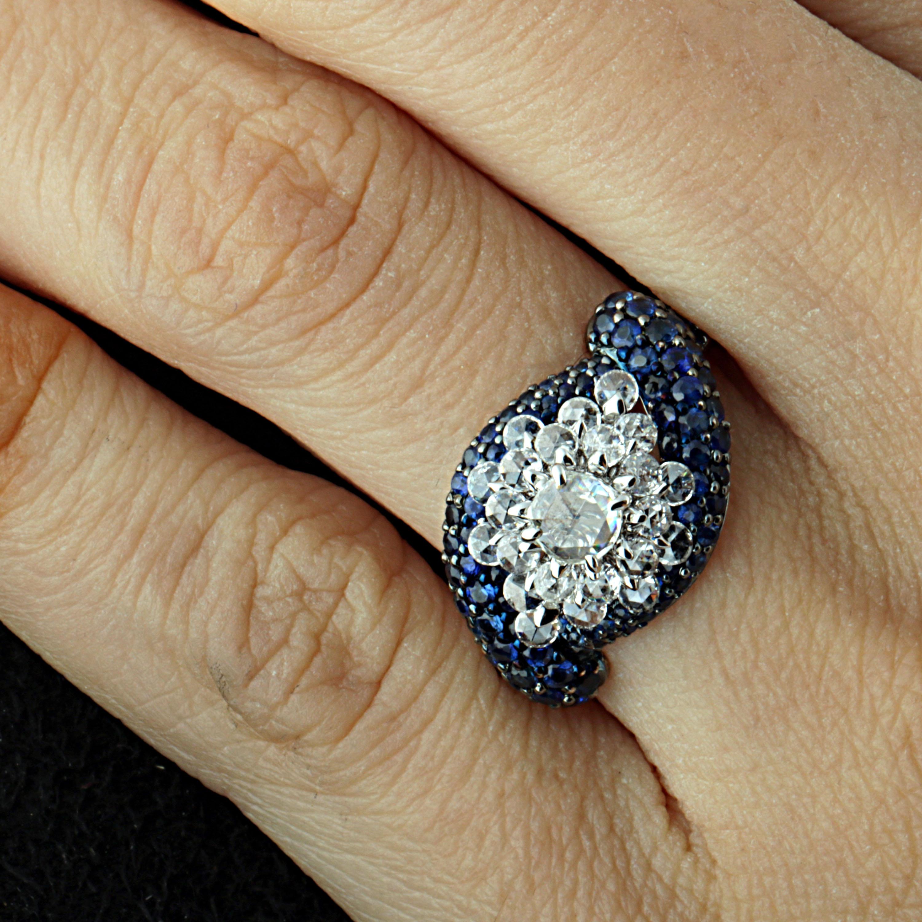 Studio Rêves 18 Karat Gold Rose Cut Diamonds and Blue Sapphire Cluster Ring For Sale 3