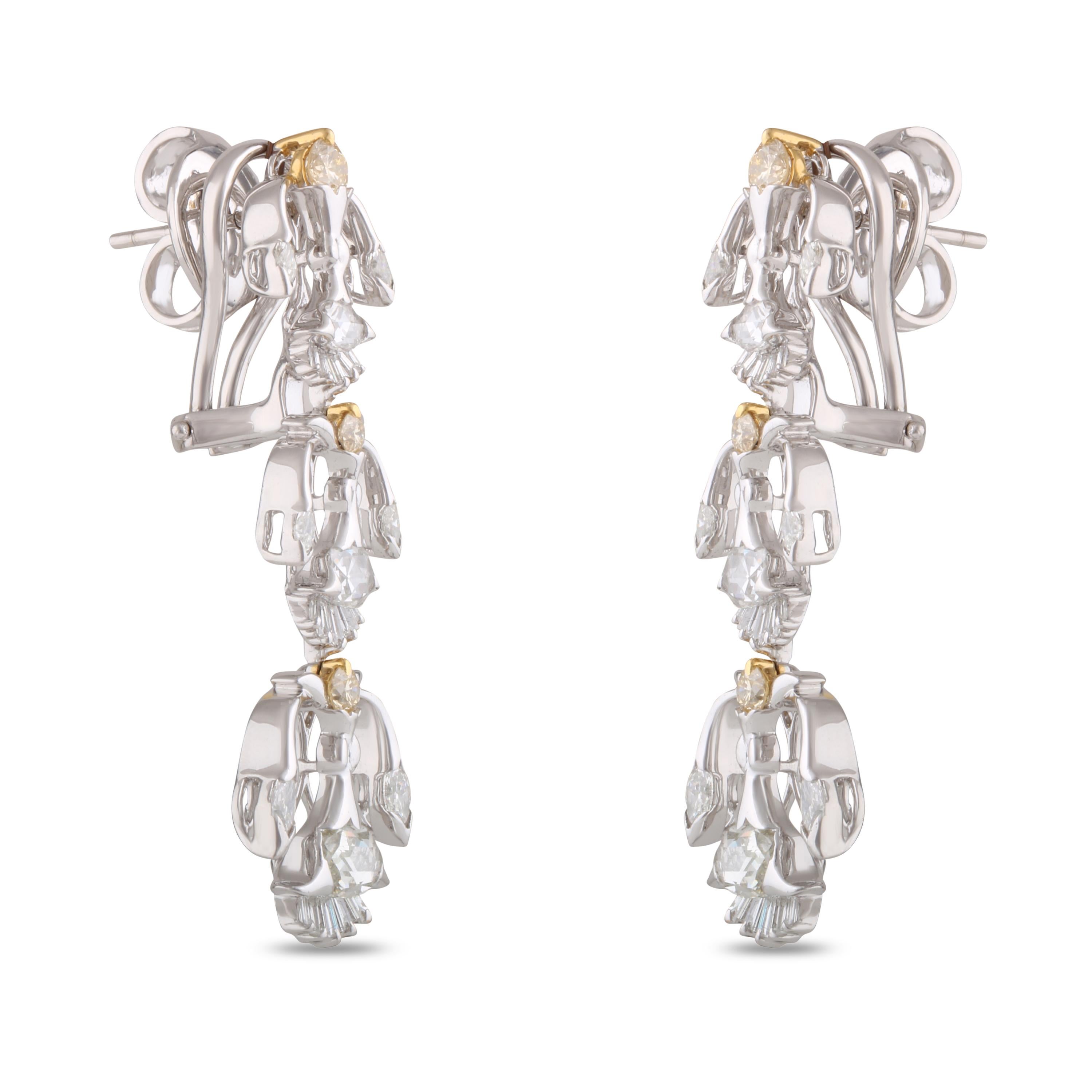 Donna Studio Rêves Orecchini pendenti con diamanti da 2,50 carati in oro 18 carati in vendita