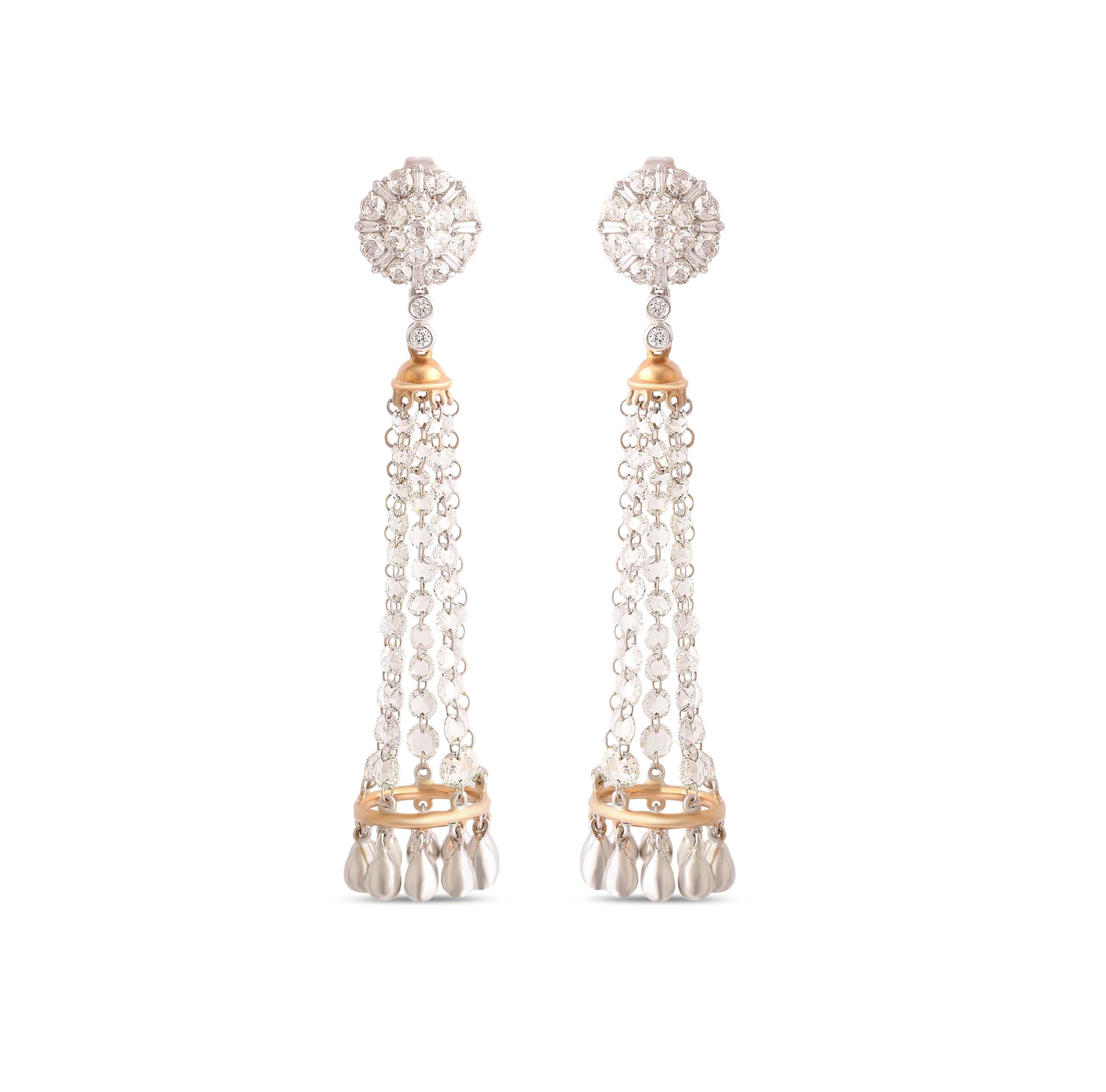 Studio Rêves Orecchini Chandelier con Borchie di Diamanti da 5,90 Carati in Oro 18K In condizioni Nuovo in vendita a Mumbai, Maharashtra
