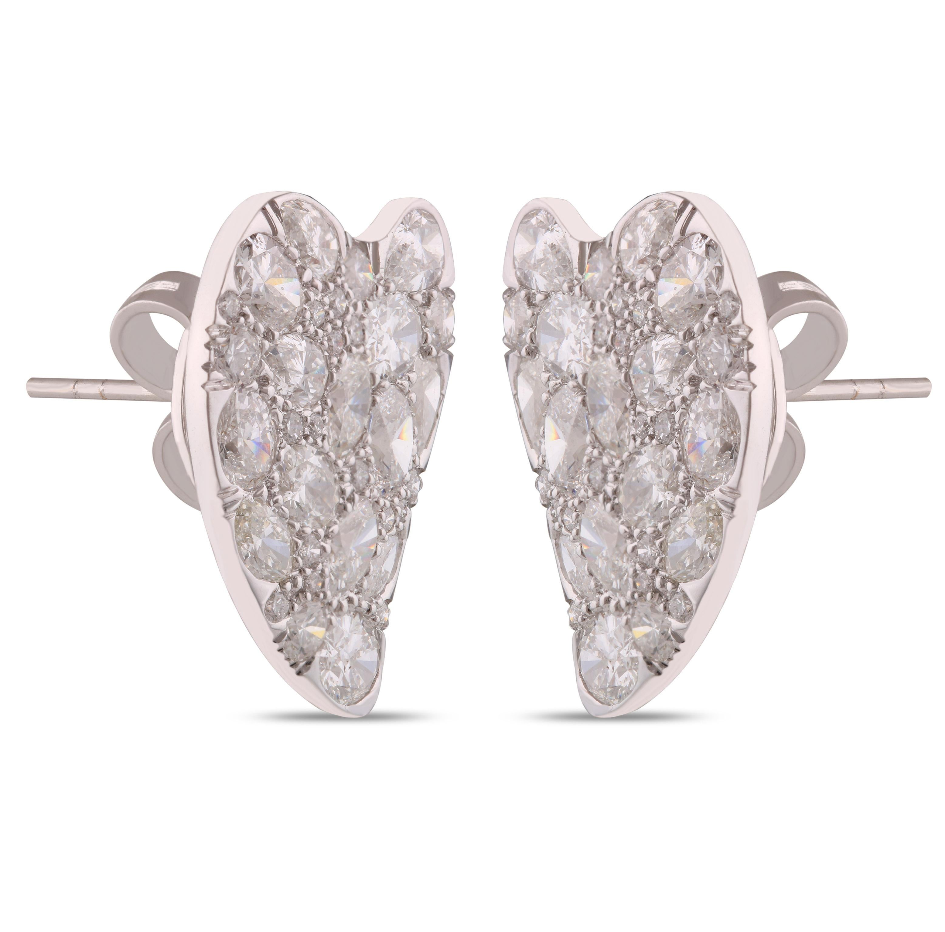 Studio Rêves Abstract Diamond Stud Earrings in 18 Karat White Gold In New Condition For Sale In Mumbai, Maharashtra