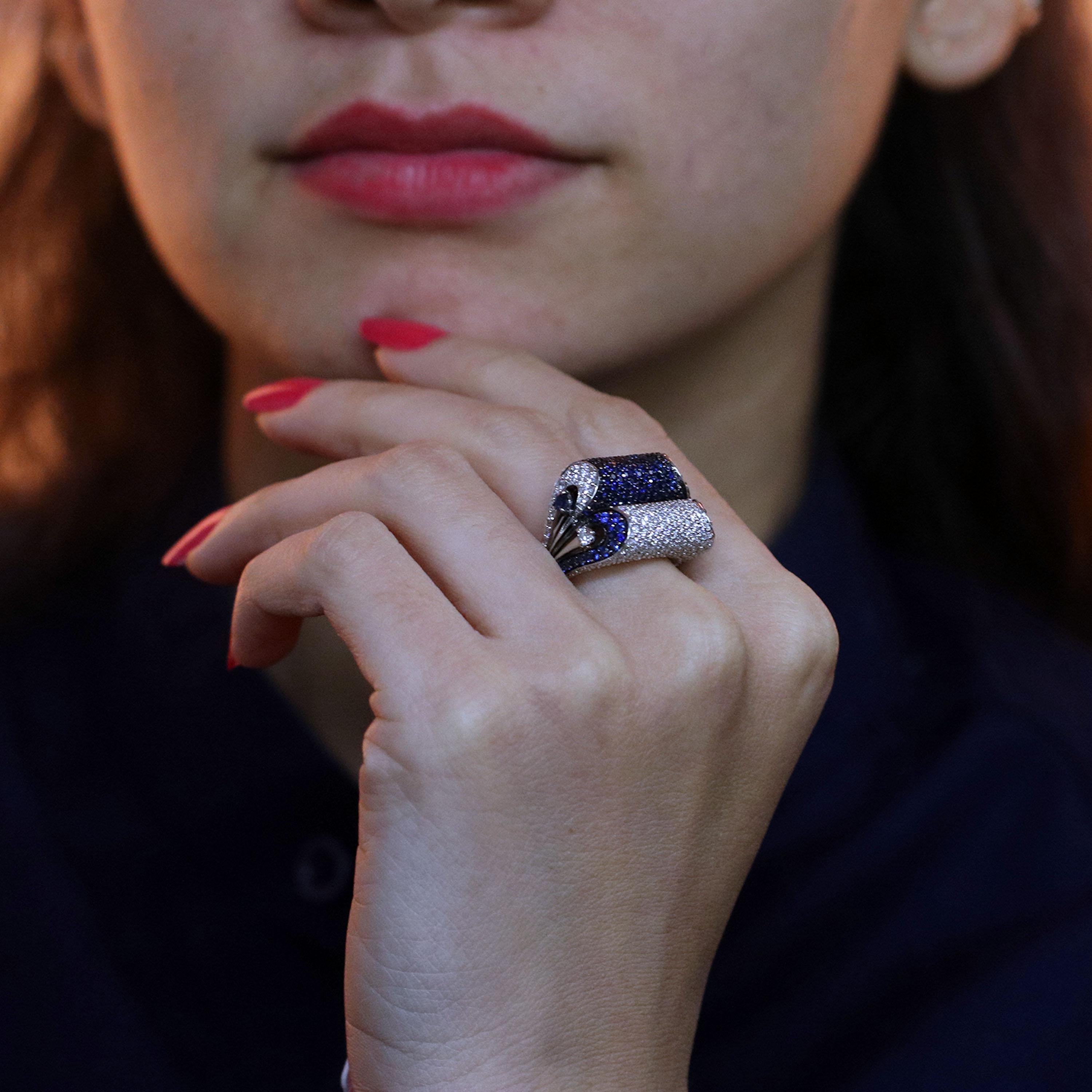 Contemporary Studio Rêves Blue Sapphire and Diamond Dome Ring in 18 Karat White Gold For Sale