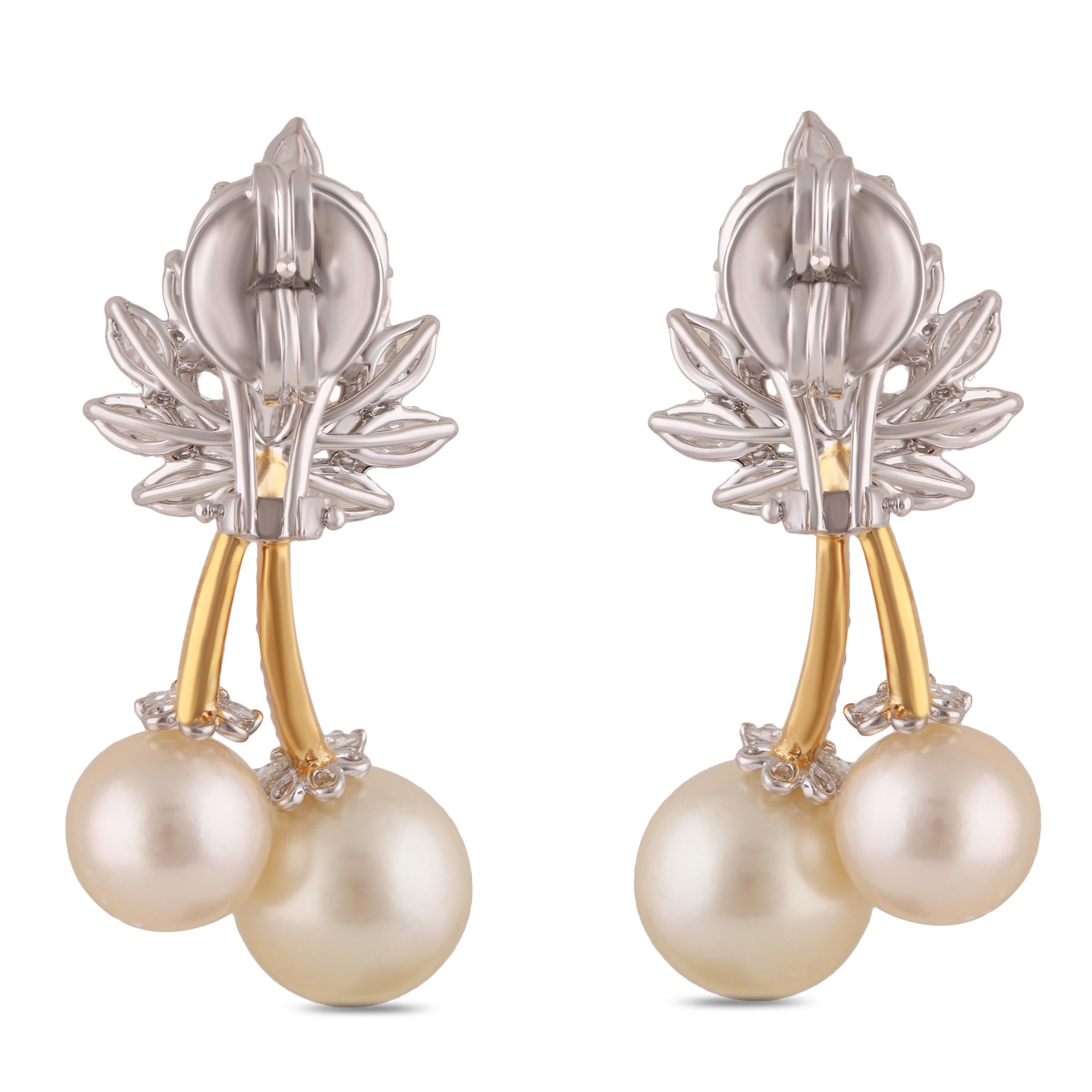 Studio Rêves Cherry Blossom Diamond Stud Earrings in 18 Karat Gold In New Condition For Sale In Mumbai, Maharashtra
