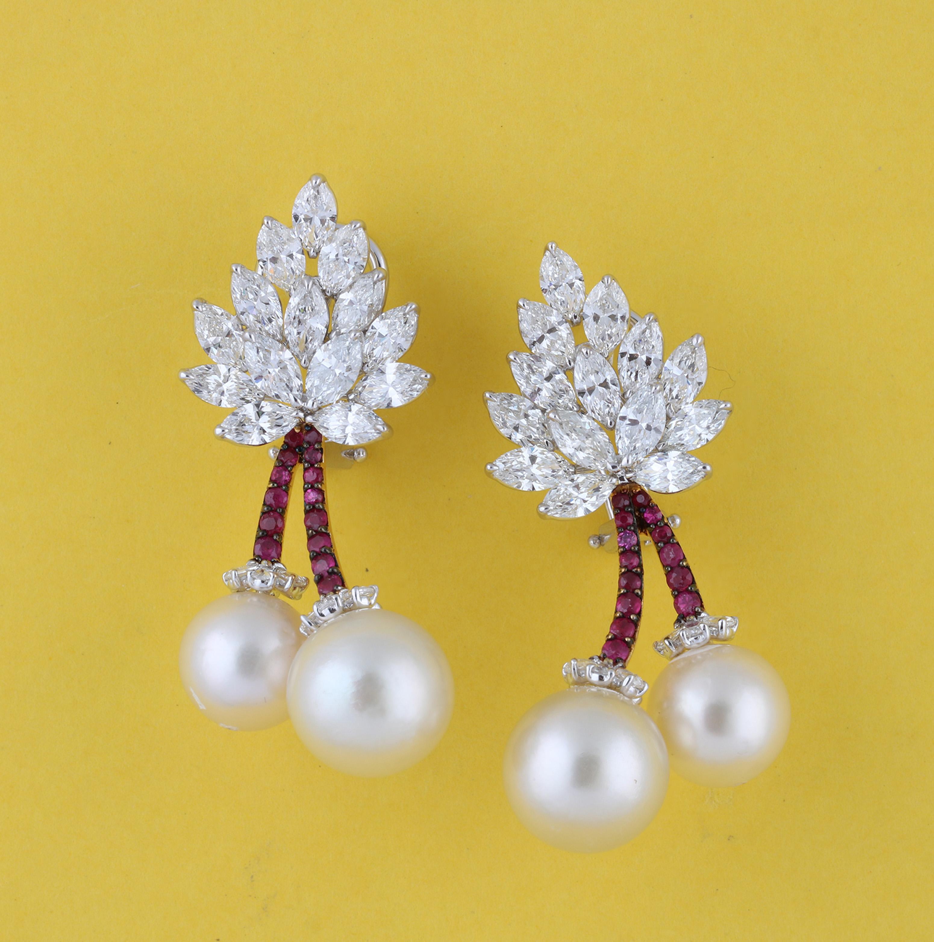 Women's Studio Rêves Cherry Blossom Diamond Stud Earrings in 18 Karat Gold For Sale