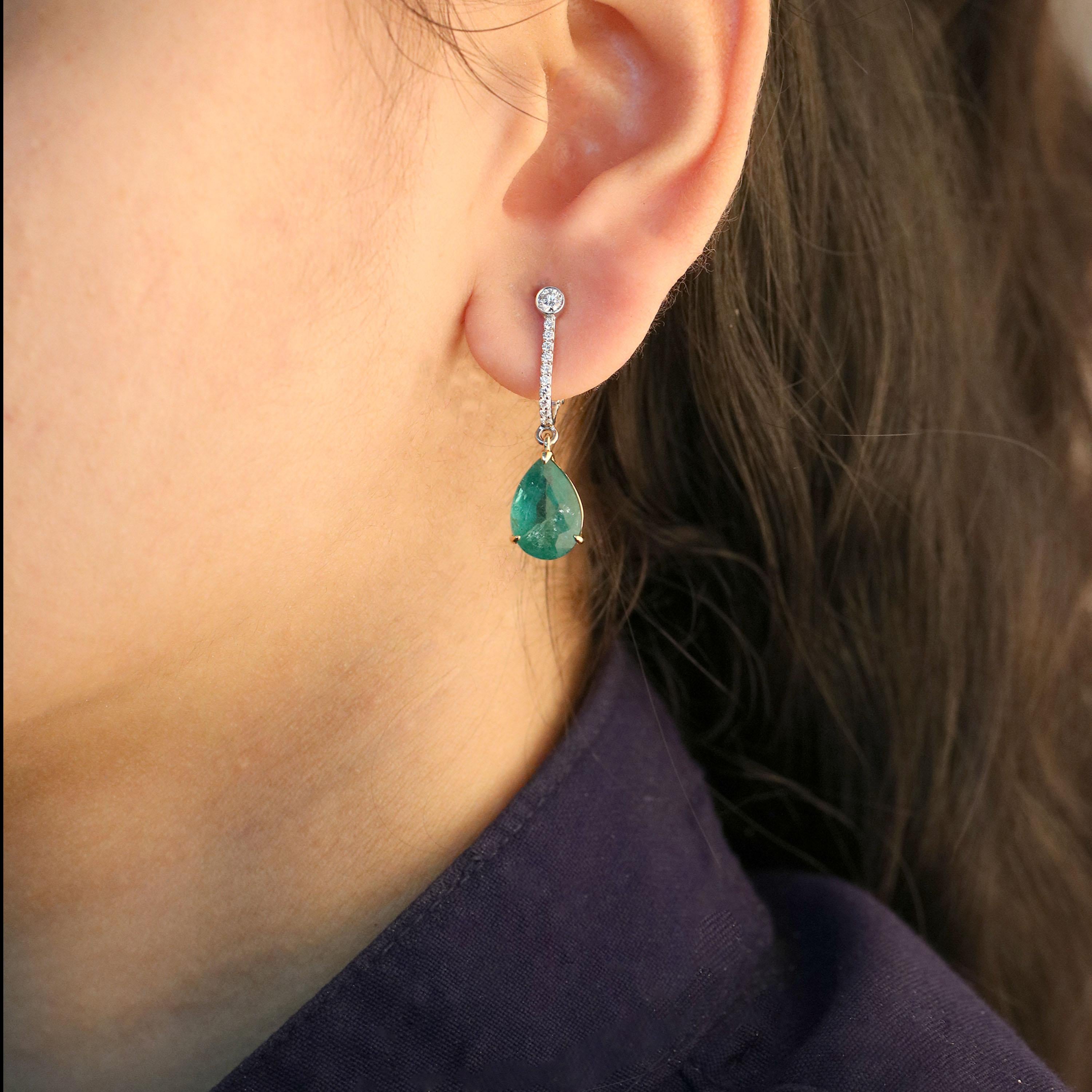 Contemporary Studio Rêves Clip-On Emerald Drop Dangling Earrings with Diamonds For Sale