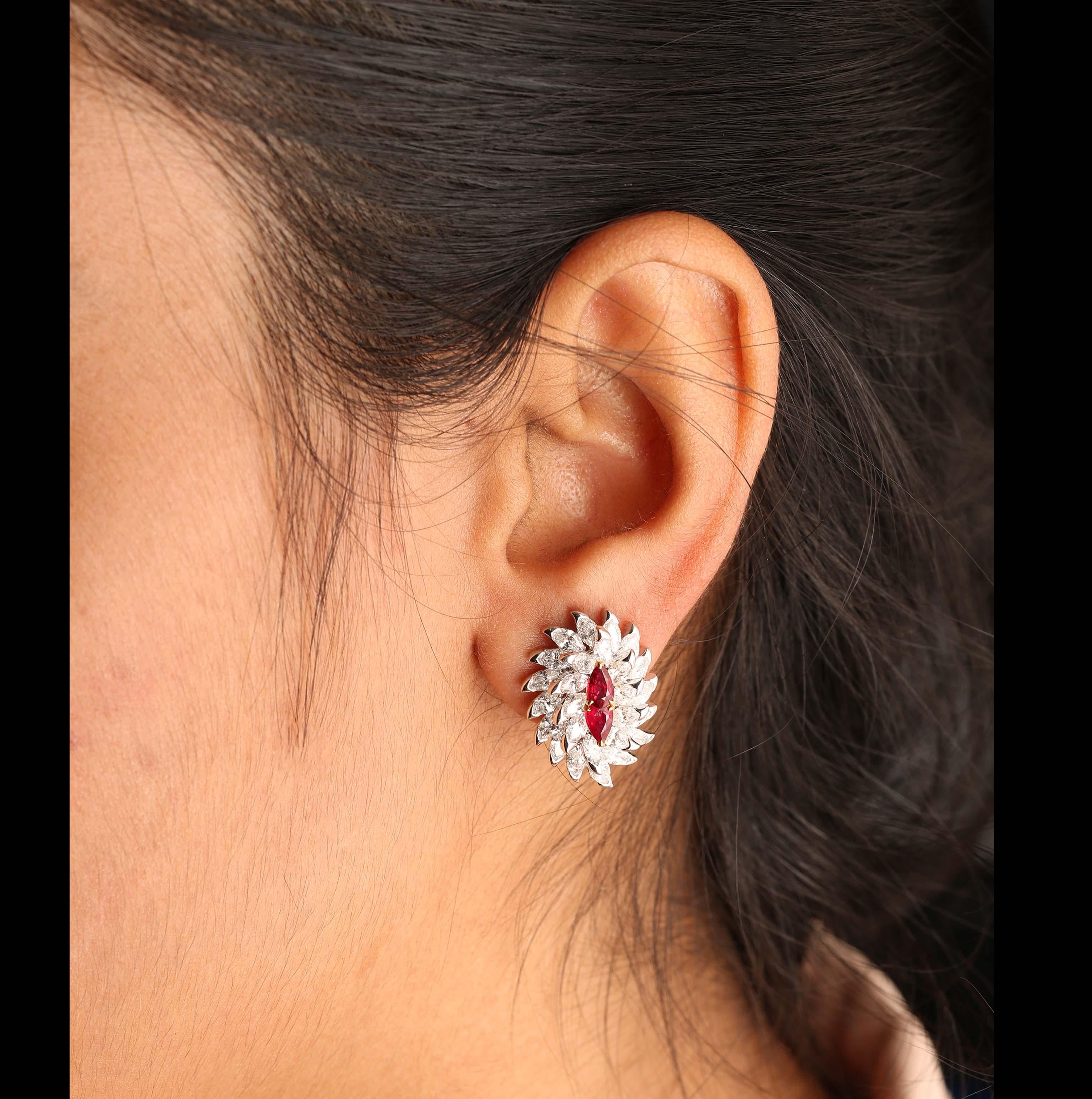 Contemporain Studio Rêves - Boucles d'oreilles en or 18 carats avec diamant marquise et rubis poire en vente