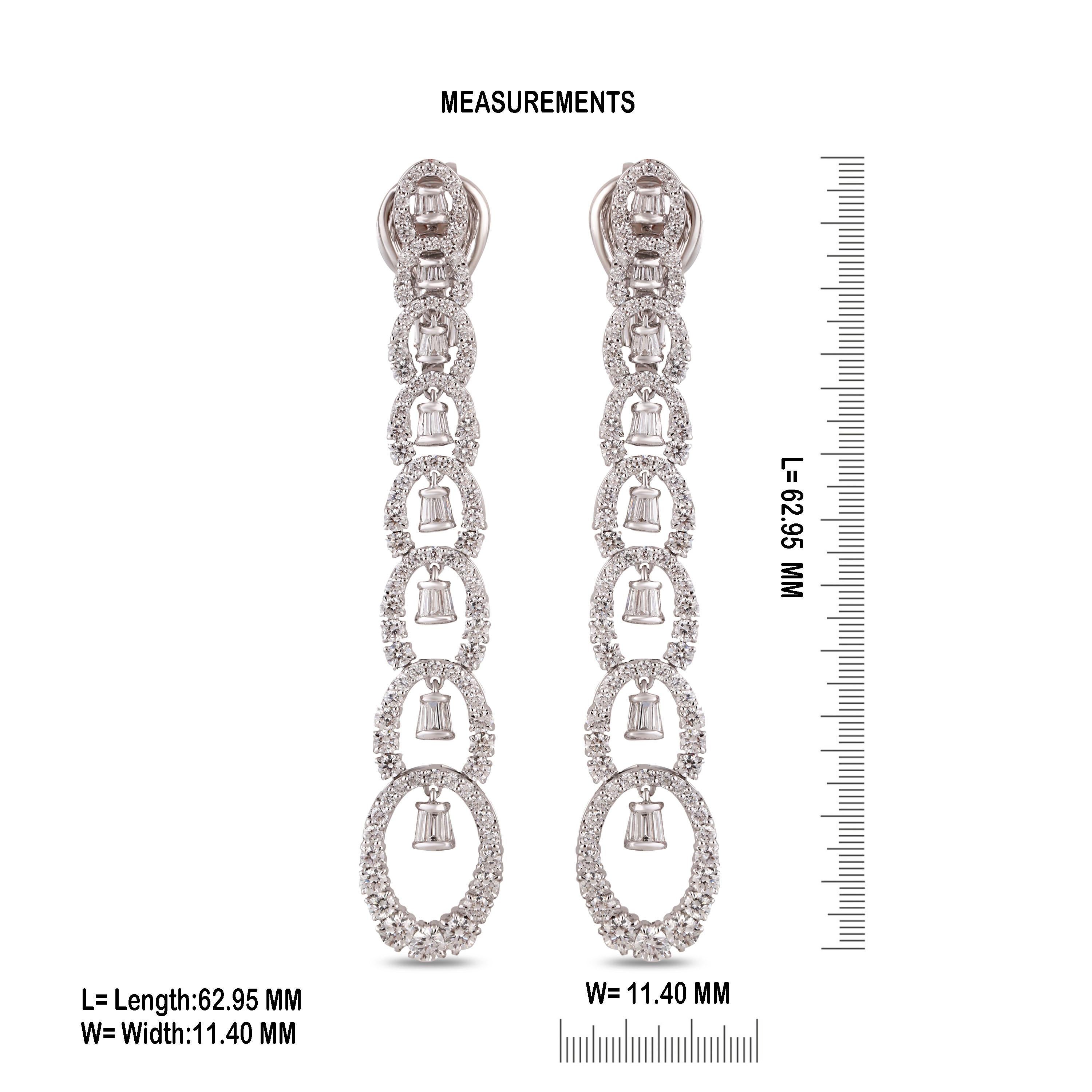 Studio Rêves Boucles d'oreilles pendantes contemporaines en or 18 carats et diamants Neuf - En vente à Mumbai, Maharashtra
