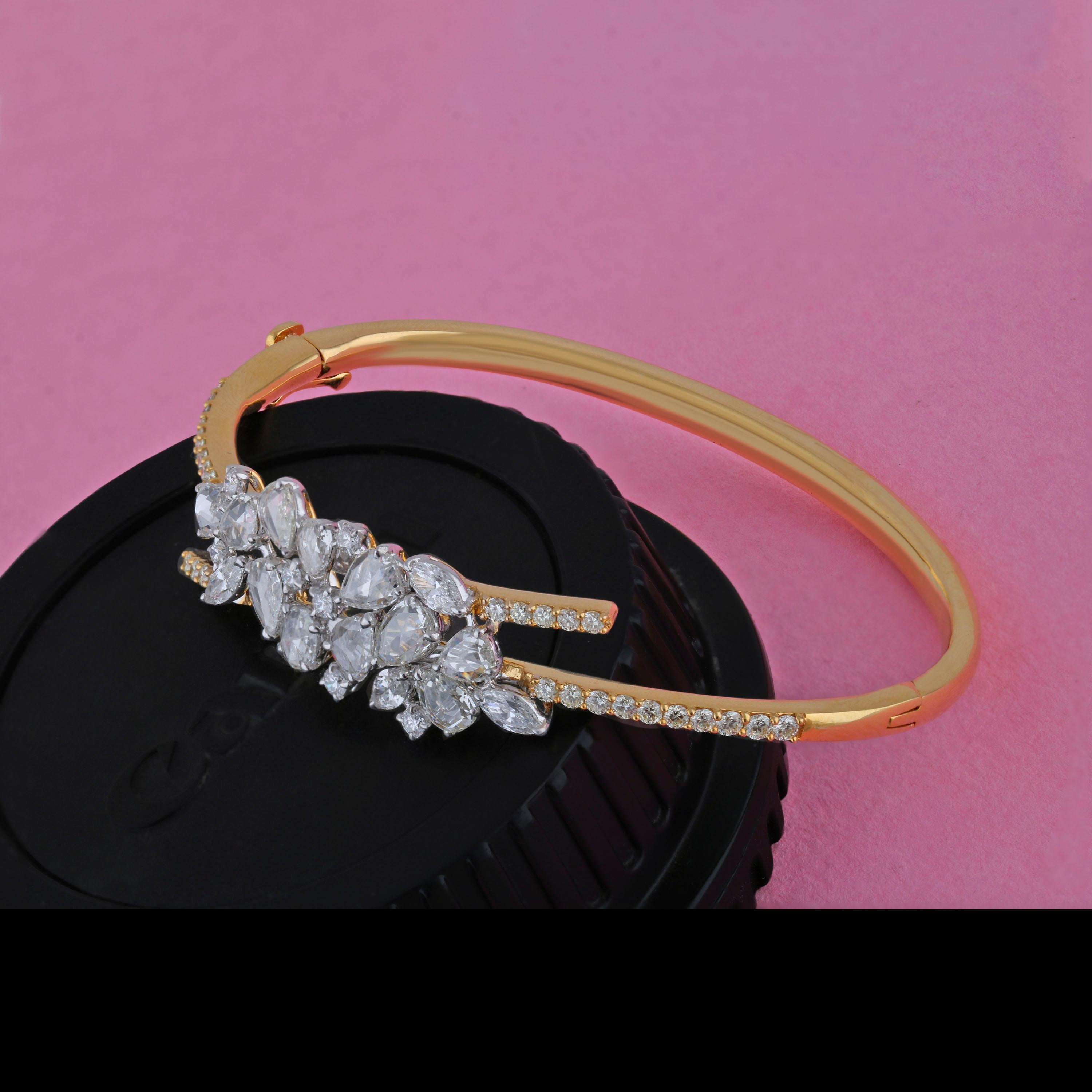 Studio Rêves Crest Diamond Cluster Bracelet in 18 Karat Gold For Sale 4