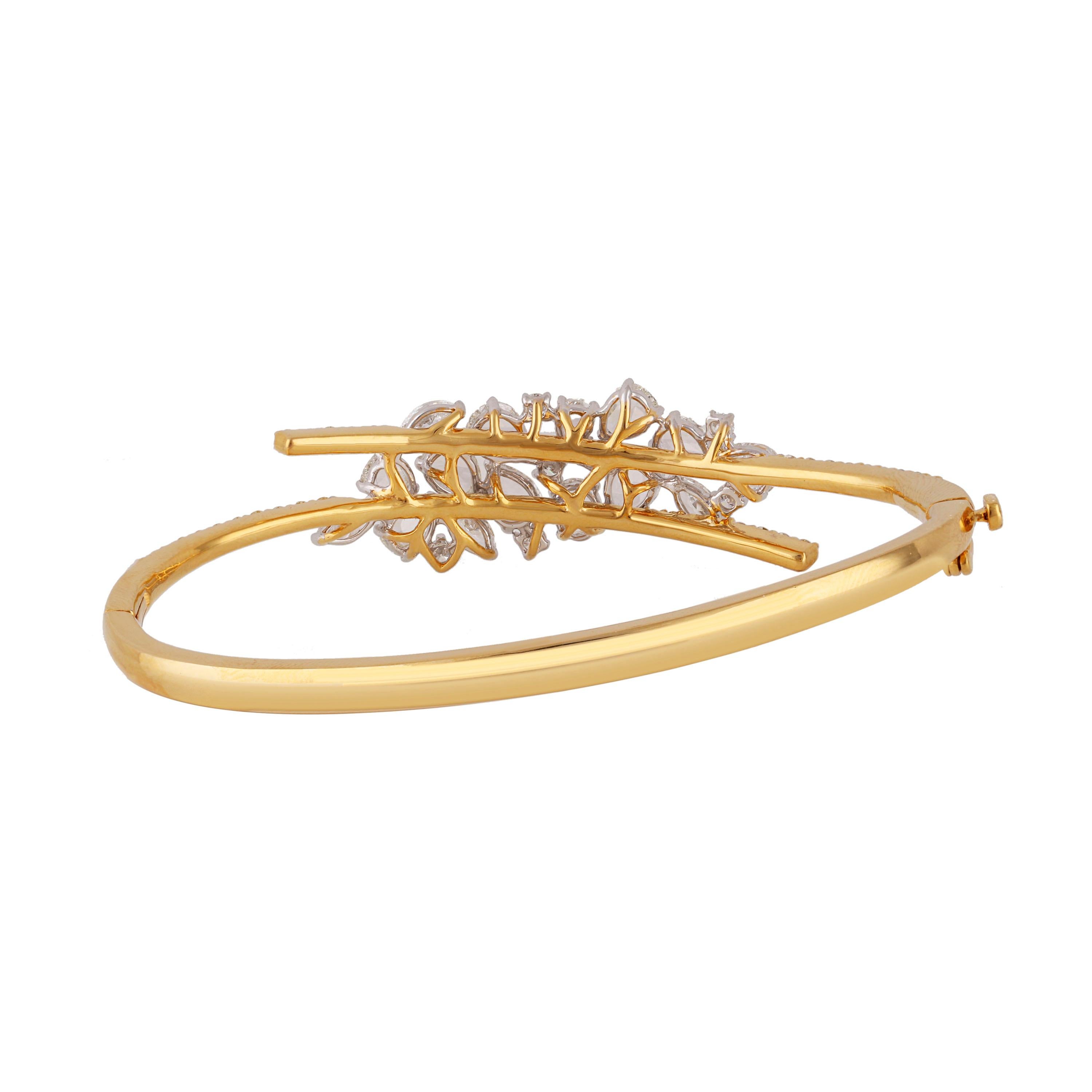 Studio Rêves Crest Diamond Cluster Bracelet in 18 Karat Gold For Sale 3