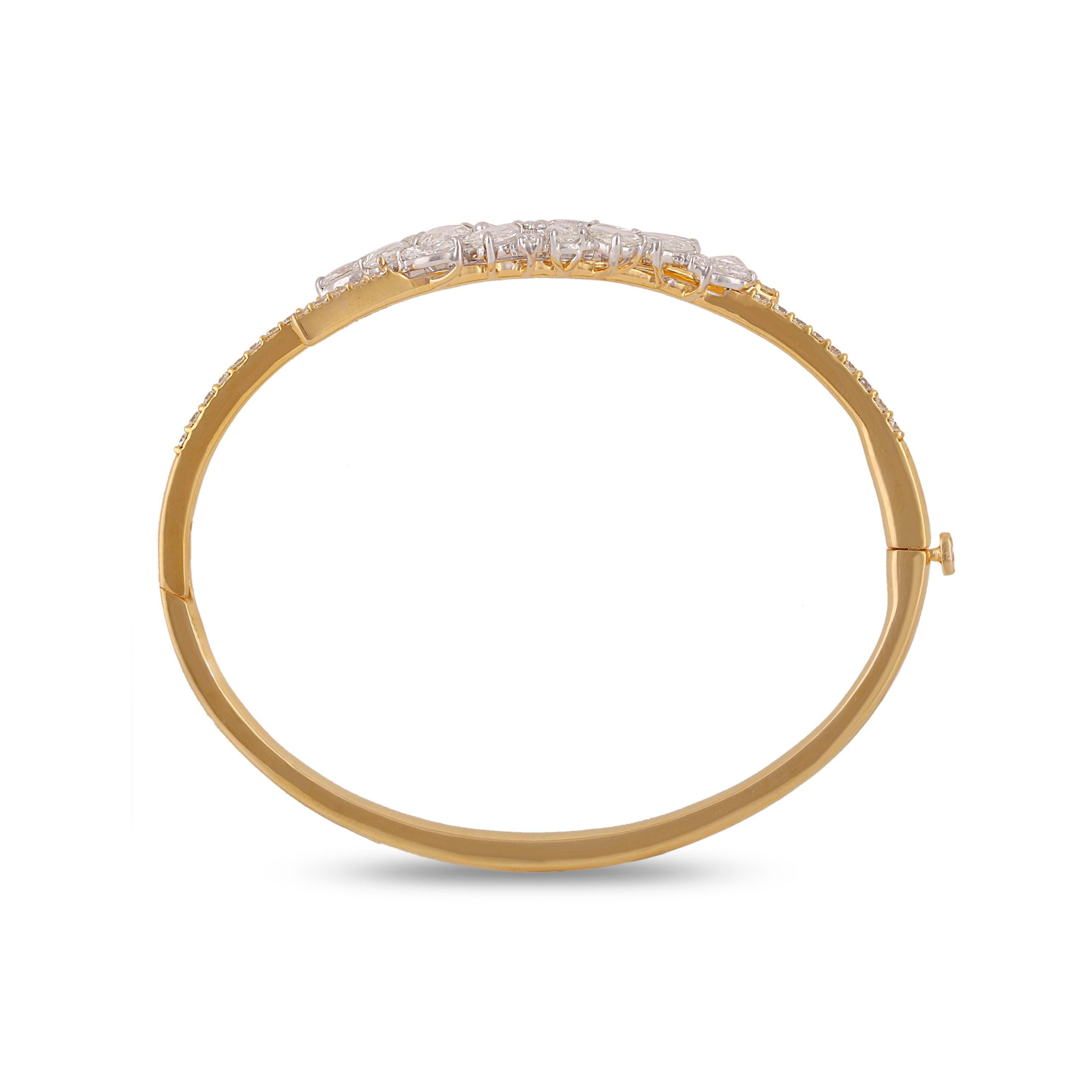 Women's Studio Rêves Crest Diamond Cluster Bracelet in 18 Karat Gold For Sale