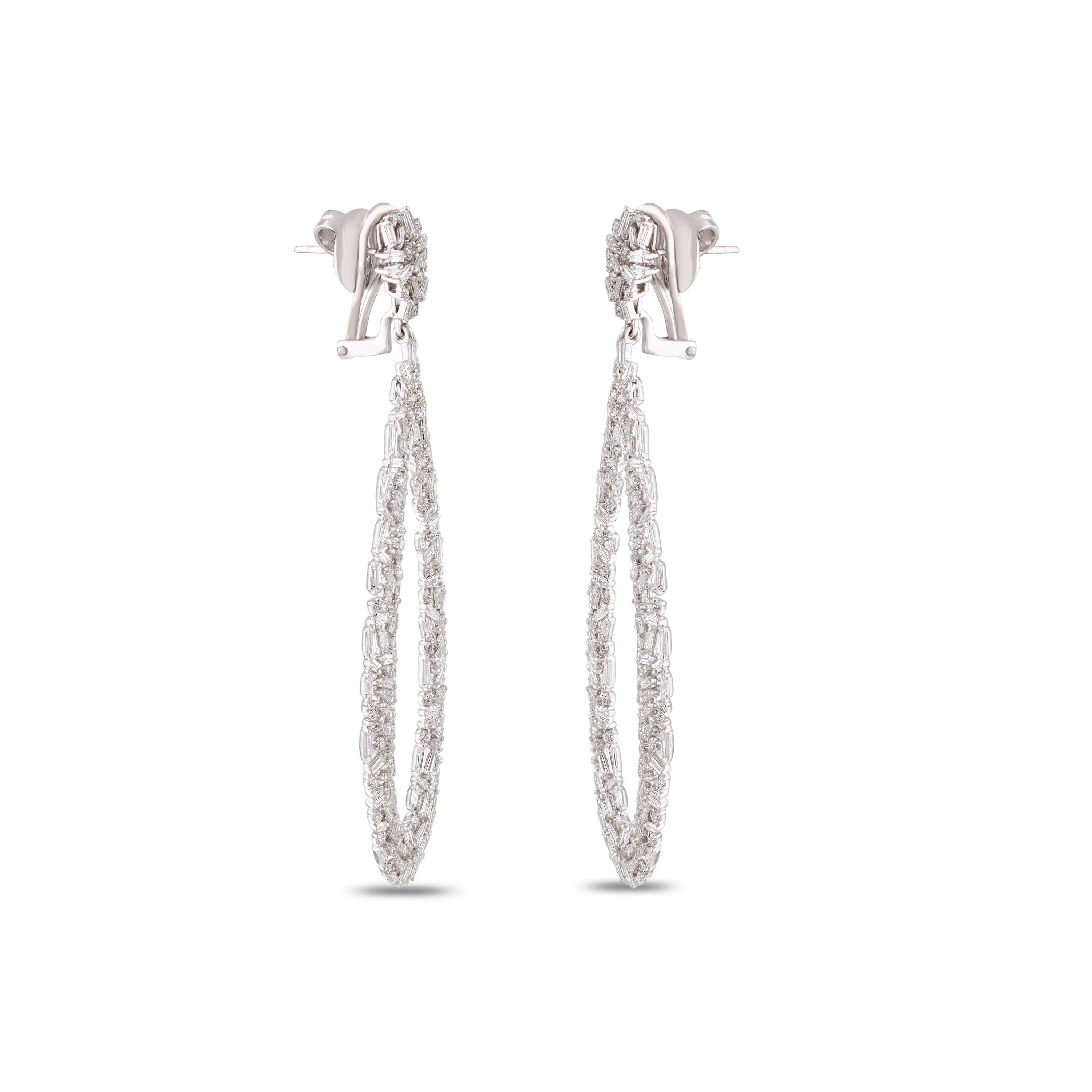 Studio Rêves Crisscross Tapered Baguette Dangling Earrings in 18 Karat Gold For Sale 1