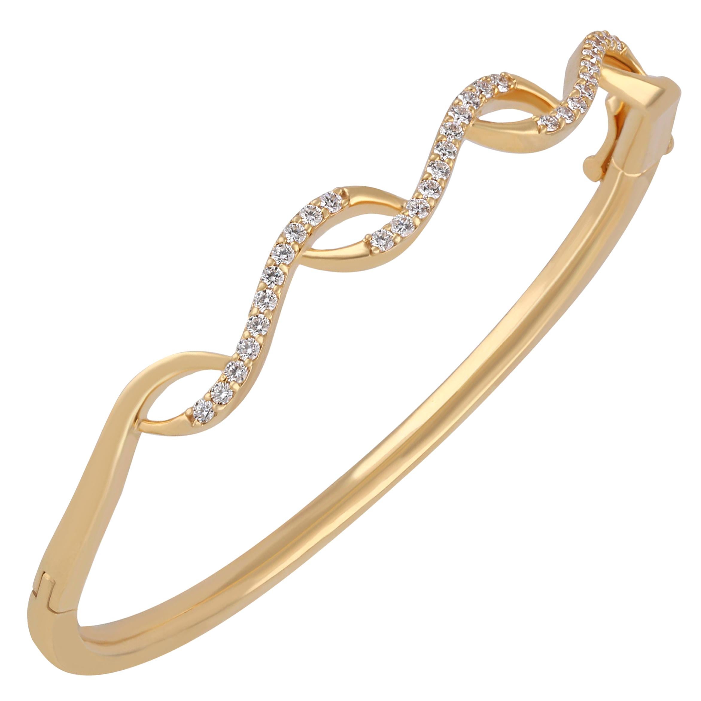Studio Rêves Dainty Diamond Encrusted Scalloped Bracelet in 18 Karat Yellow Gold For Sale